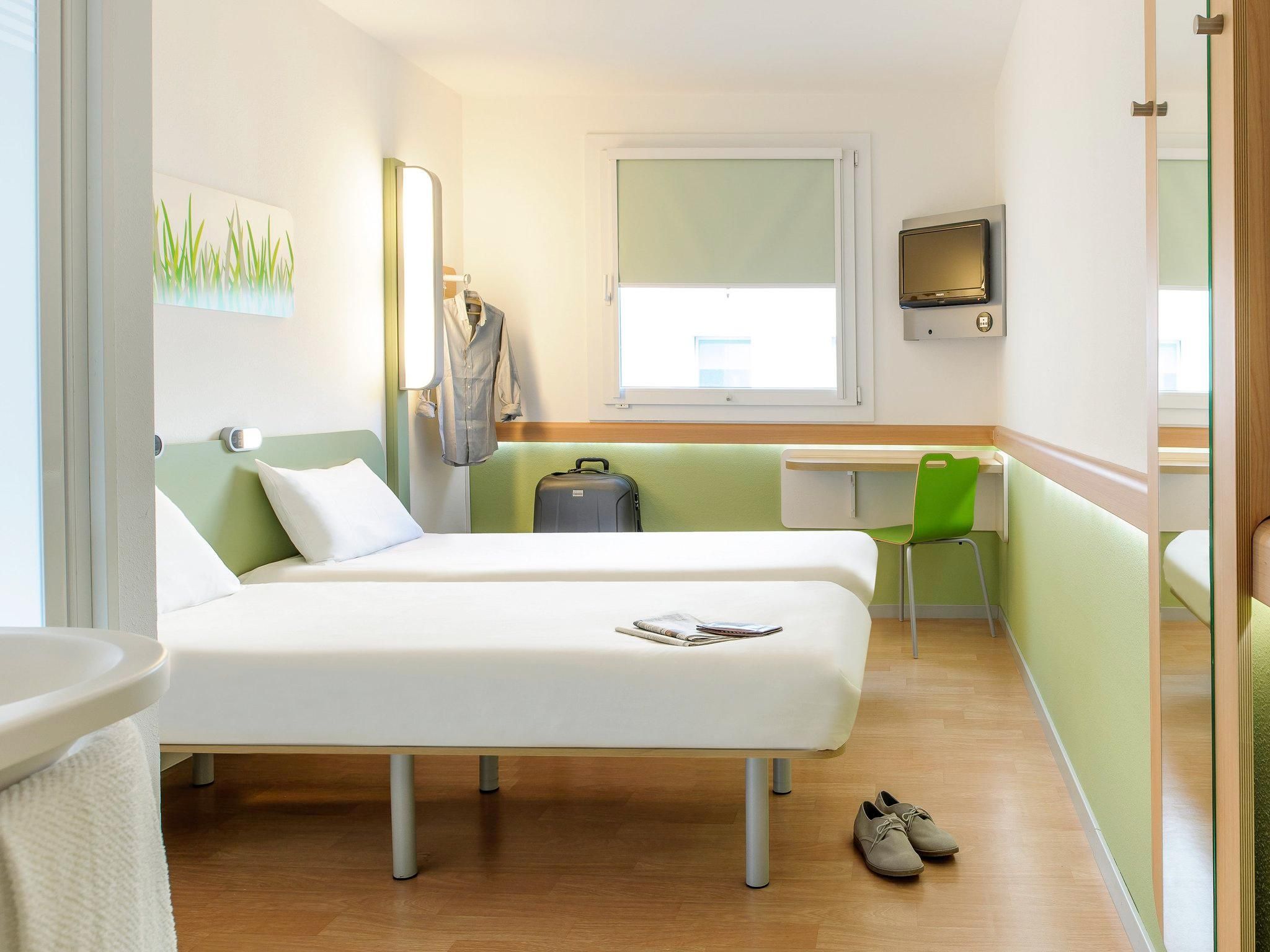 TWIN ROOM with Twin Beds