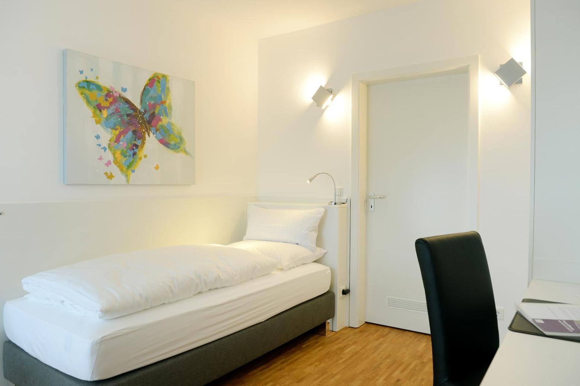 HOMEFY - Gasthaus Dusseldorf - Meerbusch Single Room with Terrace