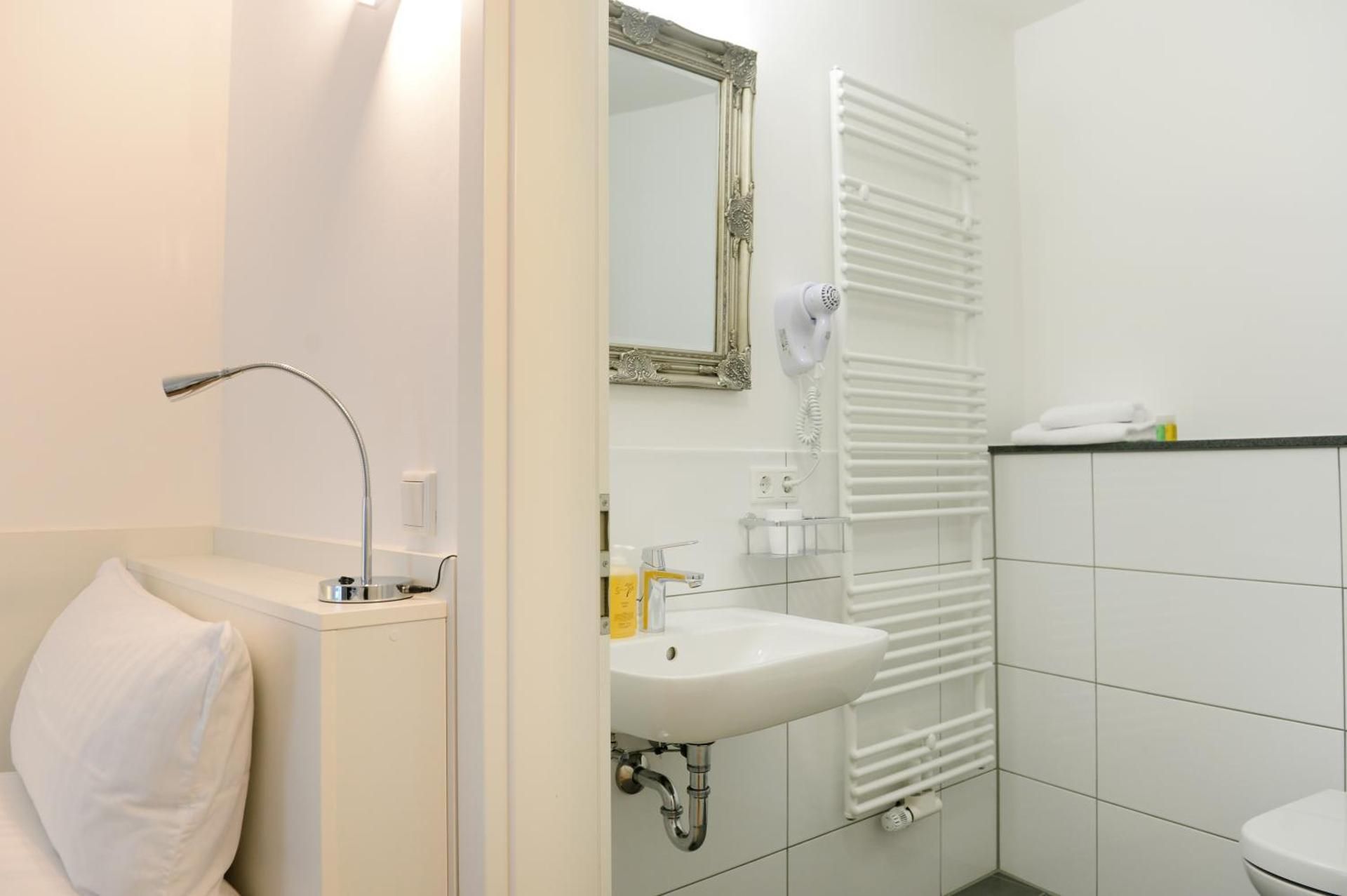 HOMEFY - Gasthaus Dusseldorf - Meerbusch Single Room with Terrace 2