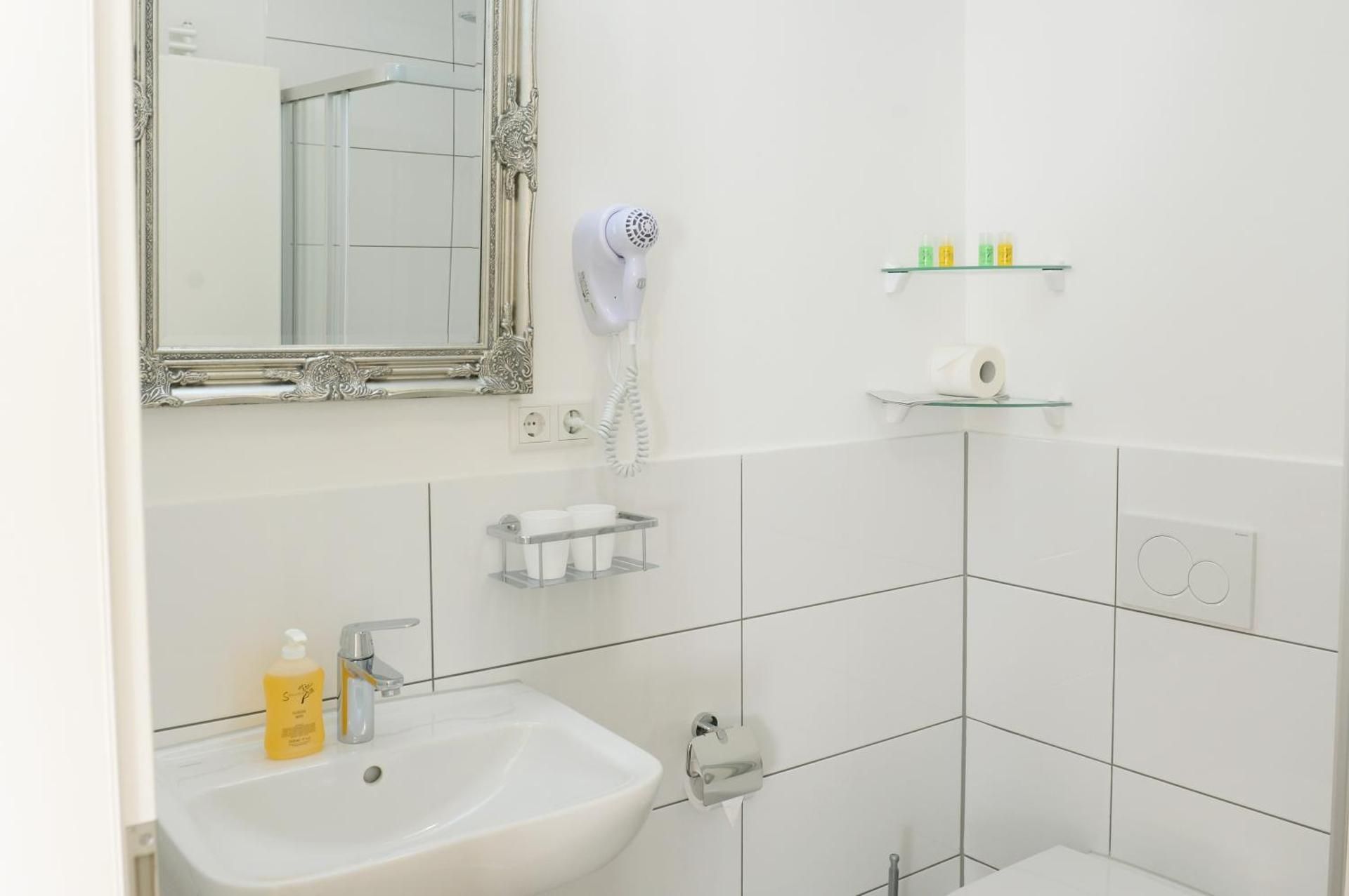 HOMEFY - Gasthaus Dusseldorf - Meerbusch Deluxe Apartment 3