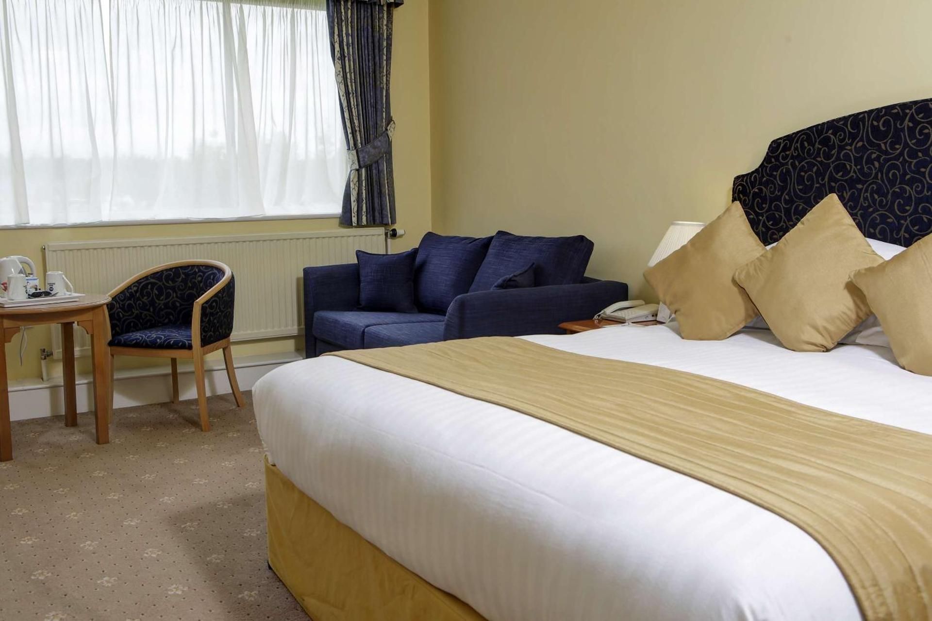 Superior Queen Room with Queen Bed - Non-Smoking