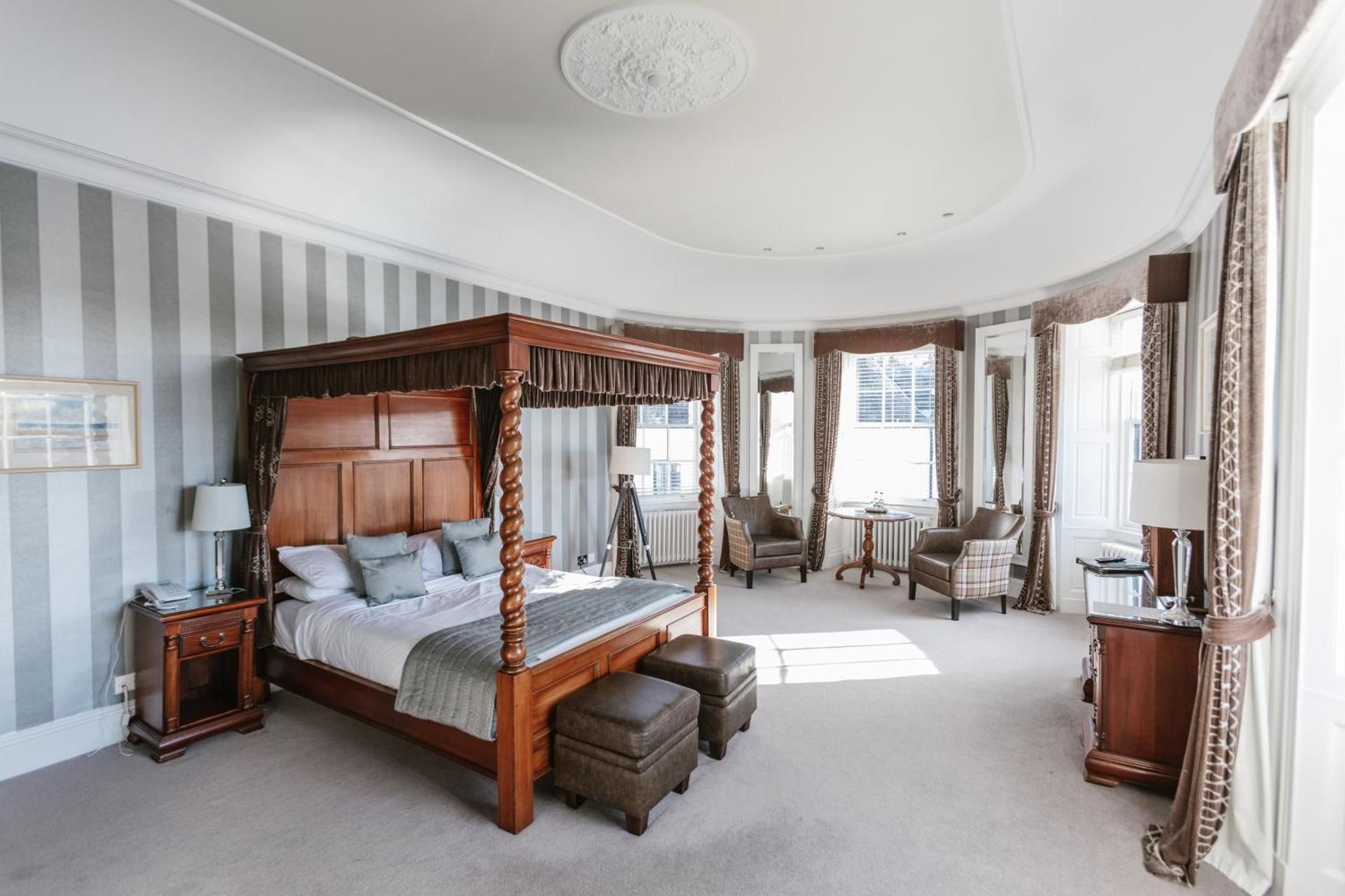 Four Poster Room