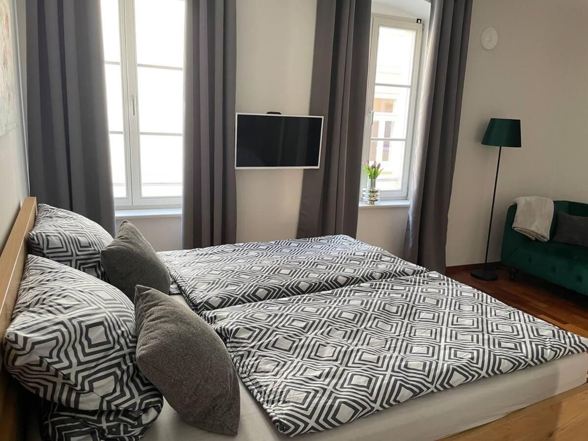 Deluxe Double Room (2 Adults + 1 Child)