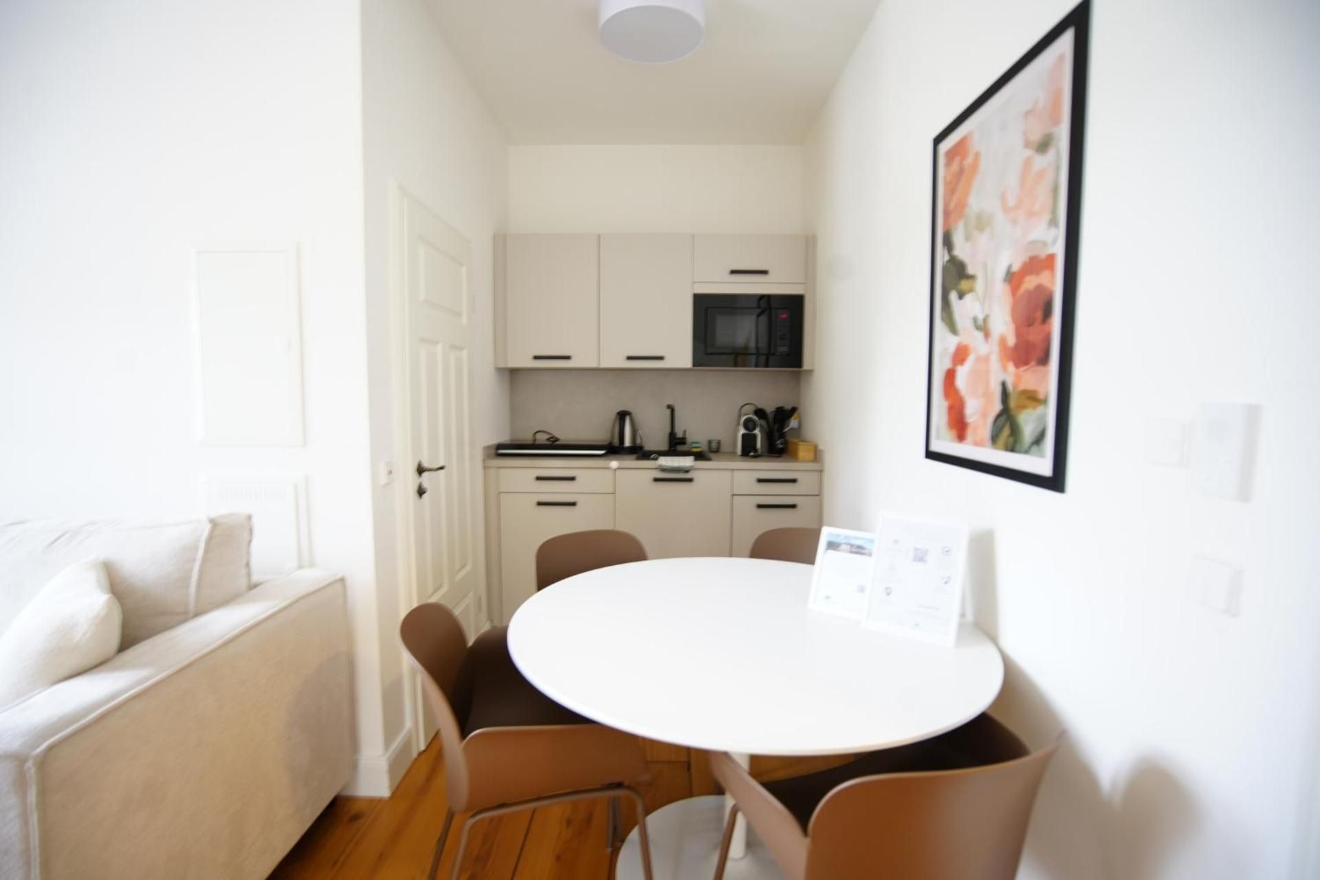 DELUXE APARTMENT