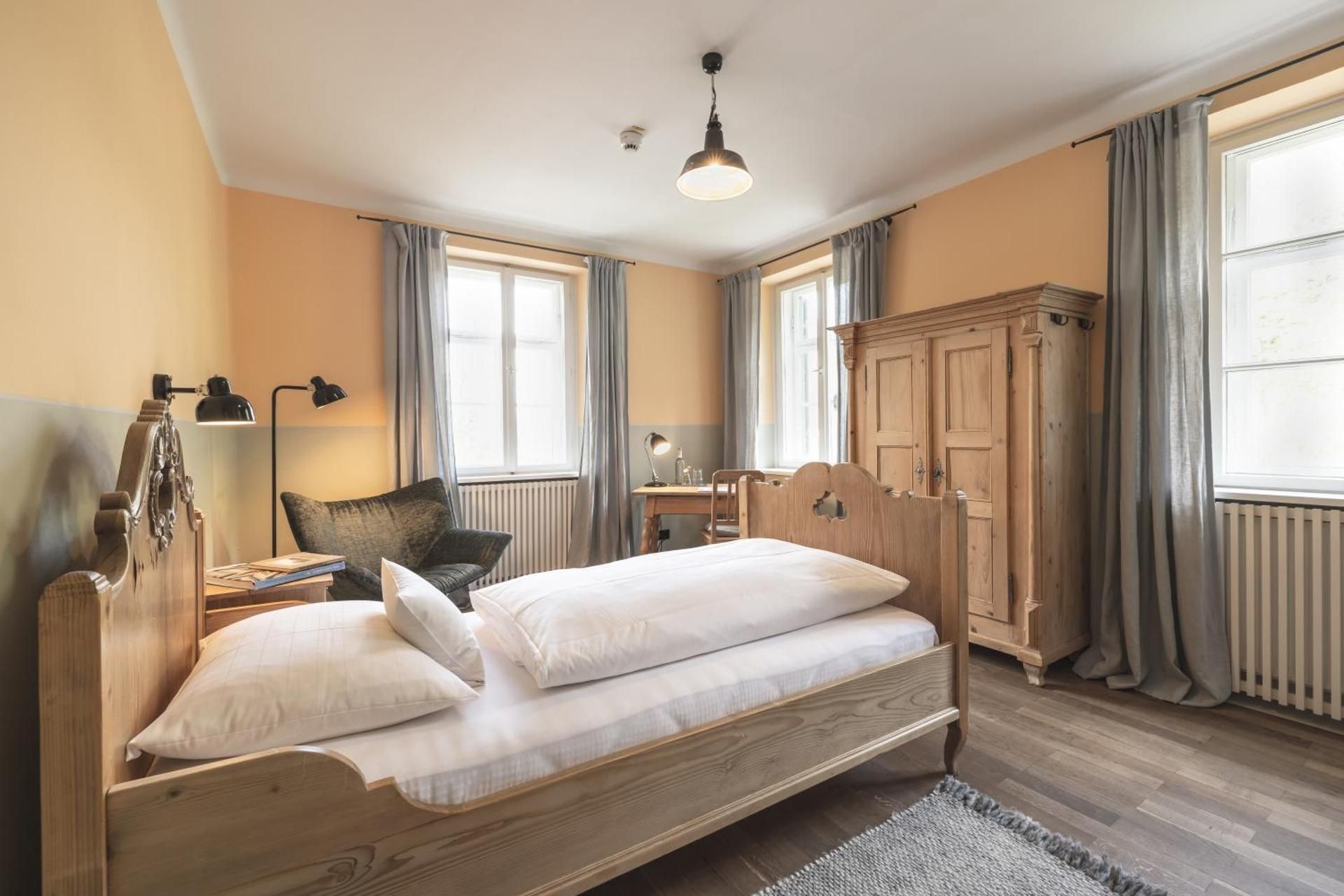 Single Room with Mountain View