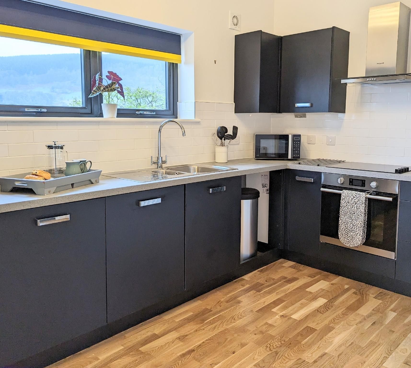 Lodge-Luxury-Ensuite with Shower-Mountain View