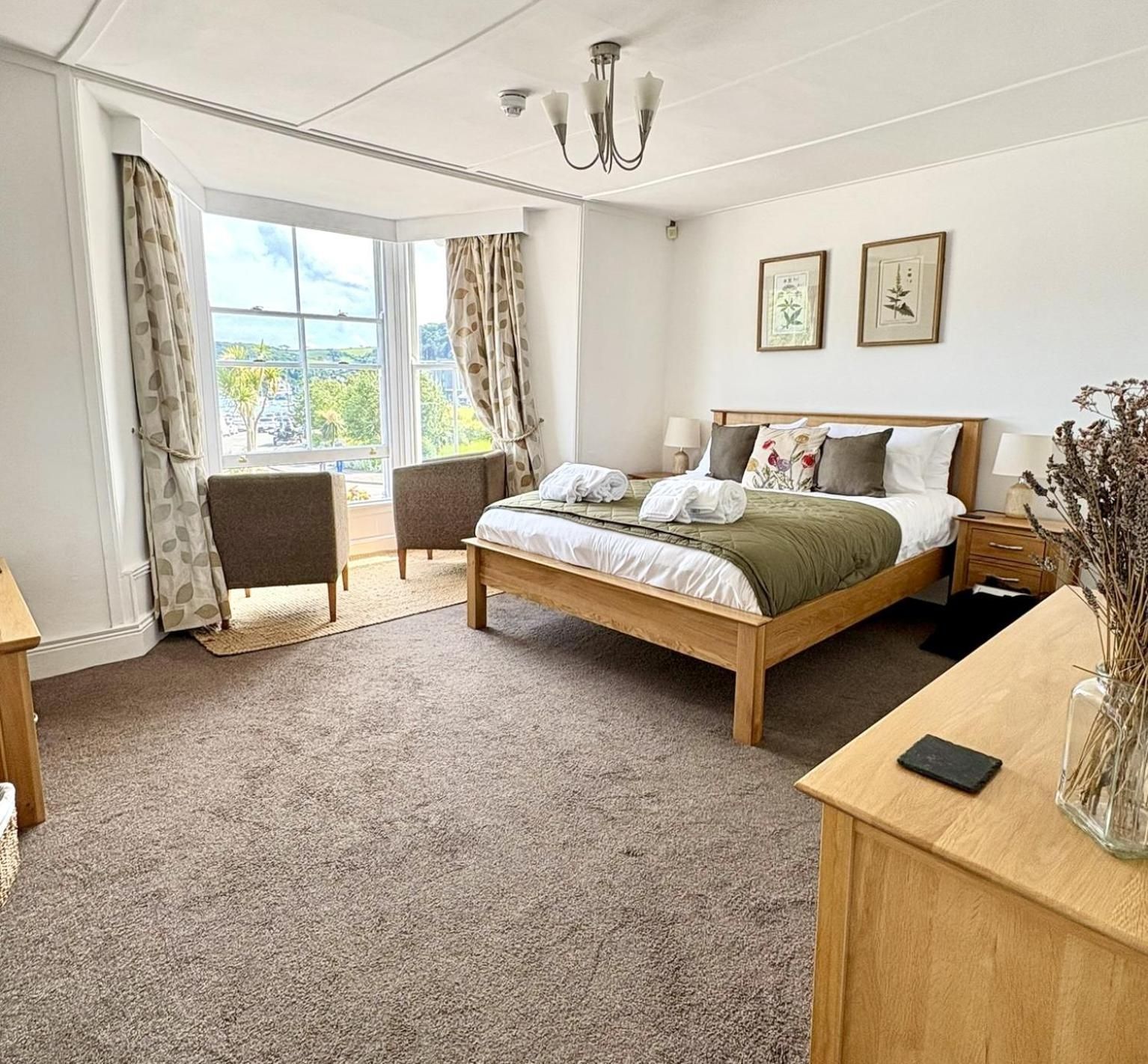 The Floating Bridge Queen Room