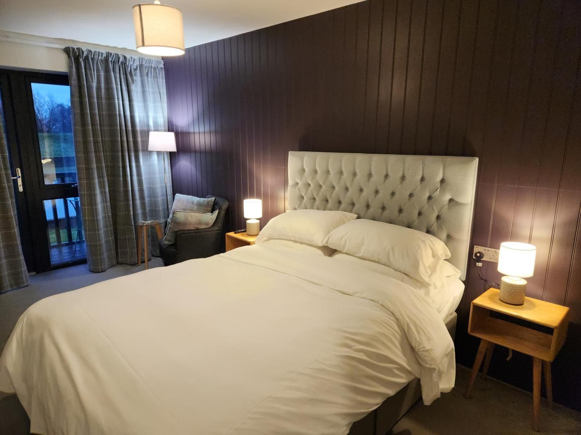 Deluxe Double Room (2 Adults + 1 Child)
