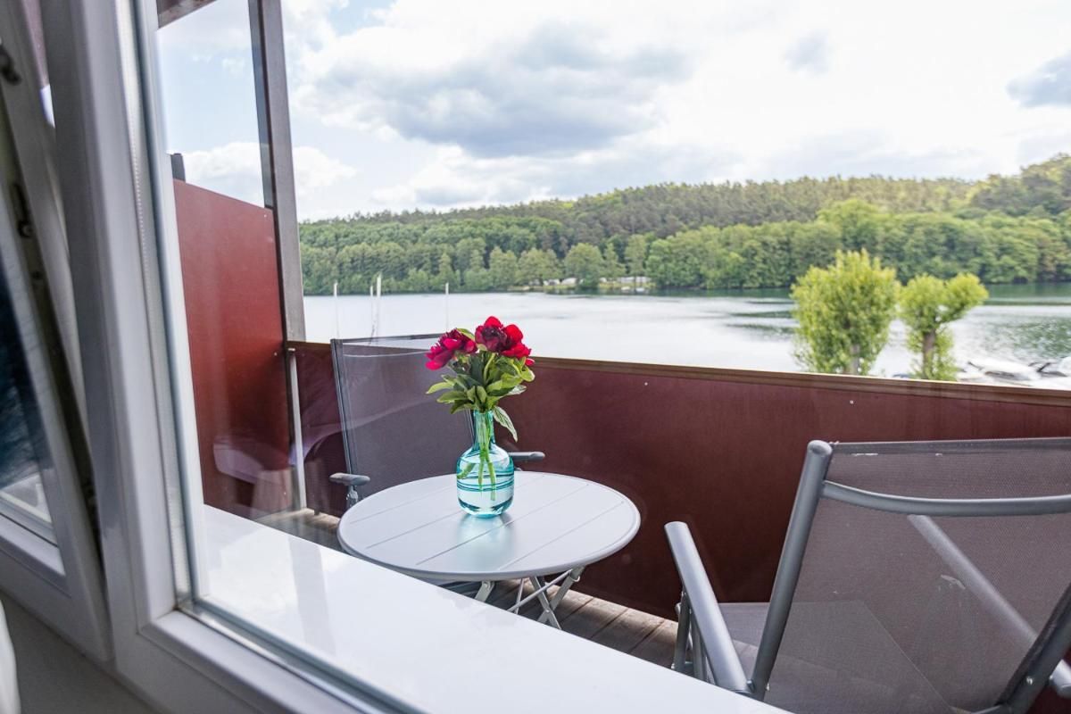 Apartment with Lake View