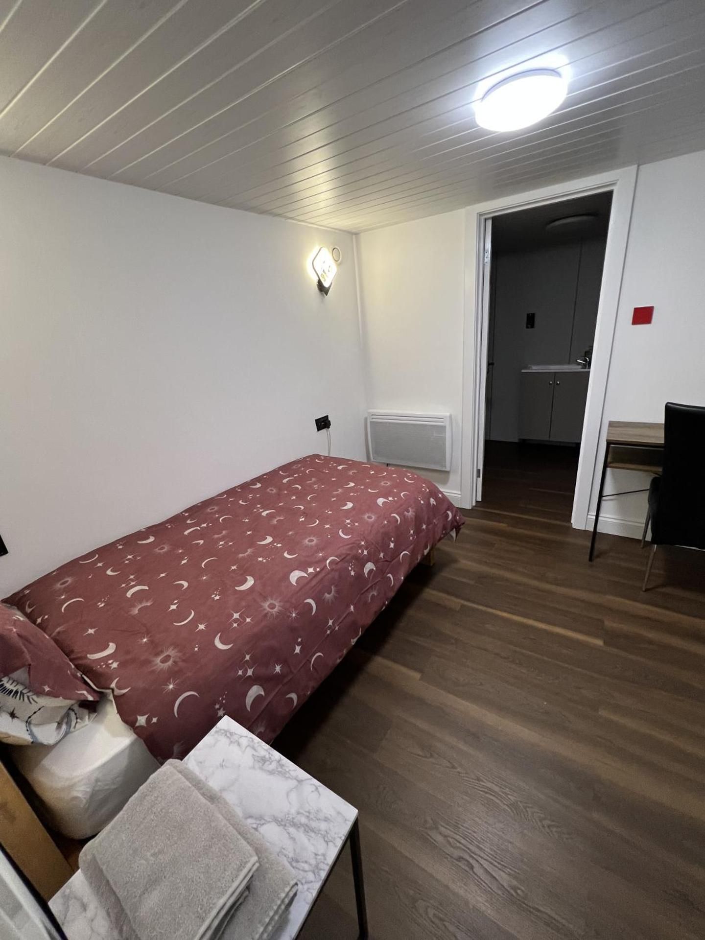 Standard Single Room (No Windows)