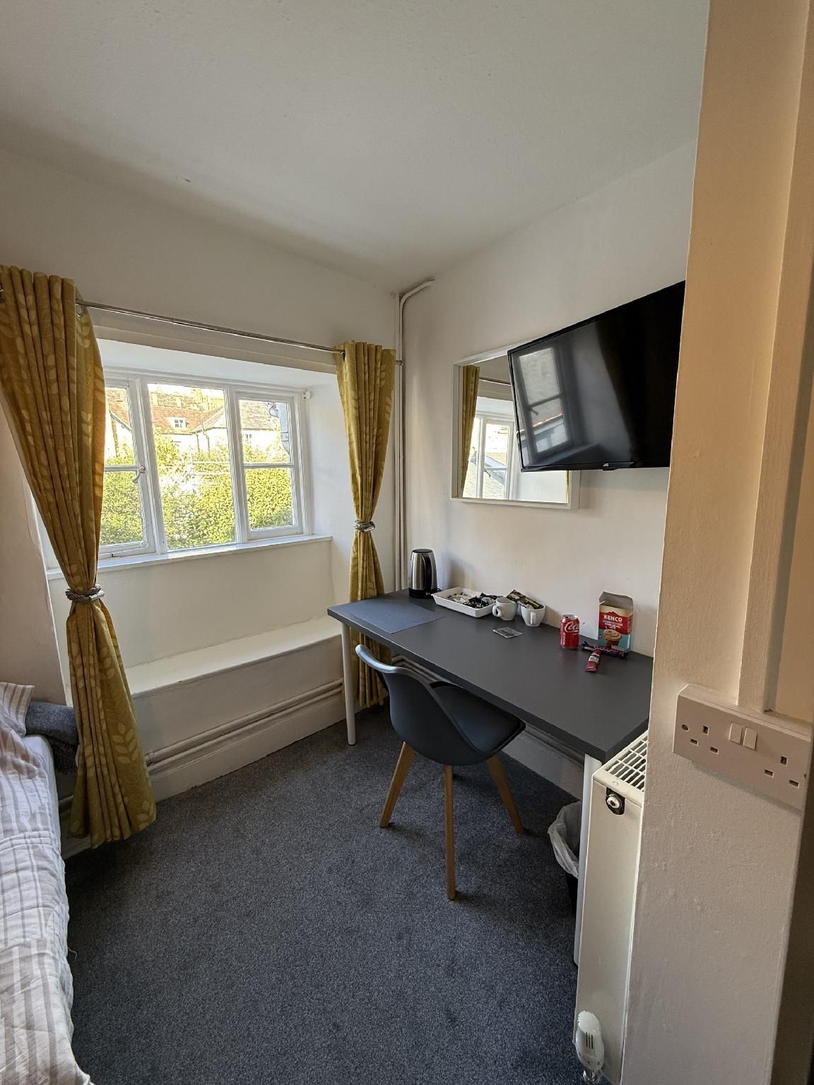 Single room-Private Bathroom-Classic-Garden view-2