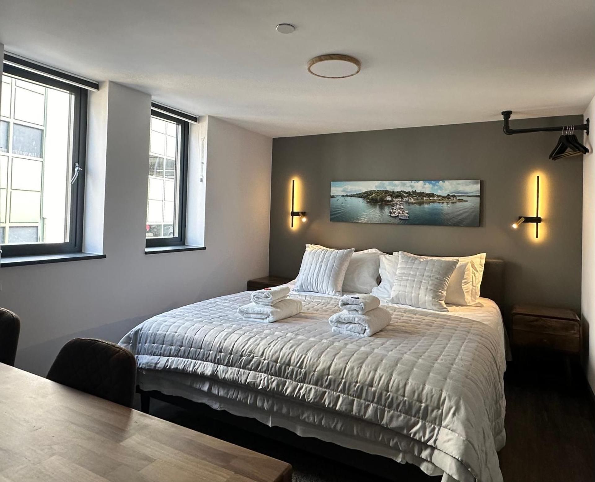 Standard Queen Room
