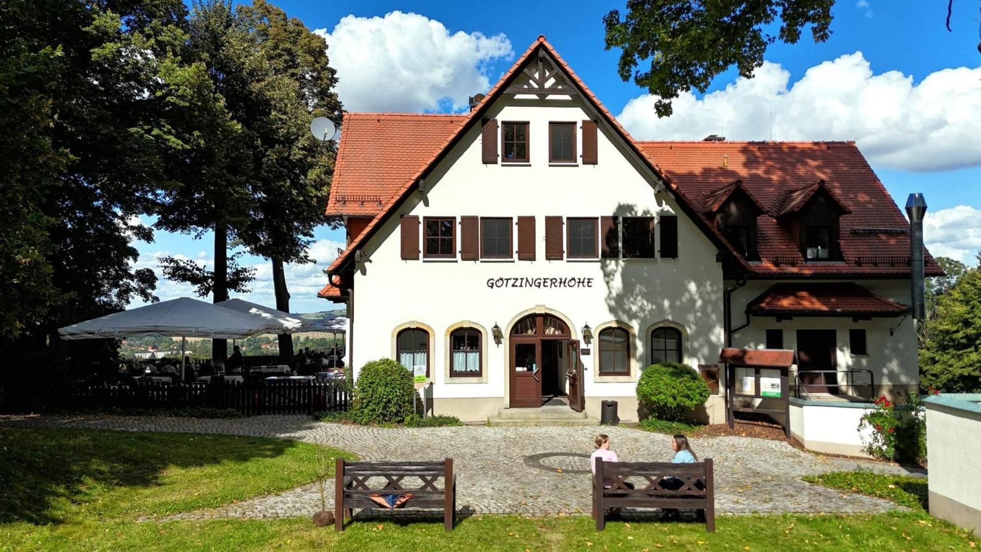 Deluxe Double Room (2 Adults + 1 Child)