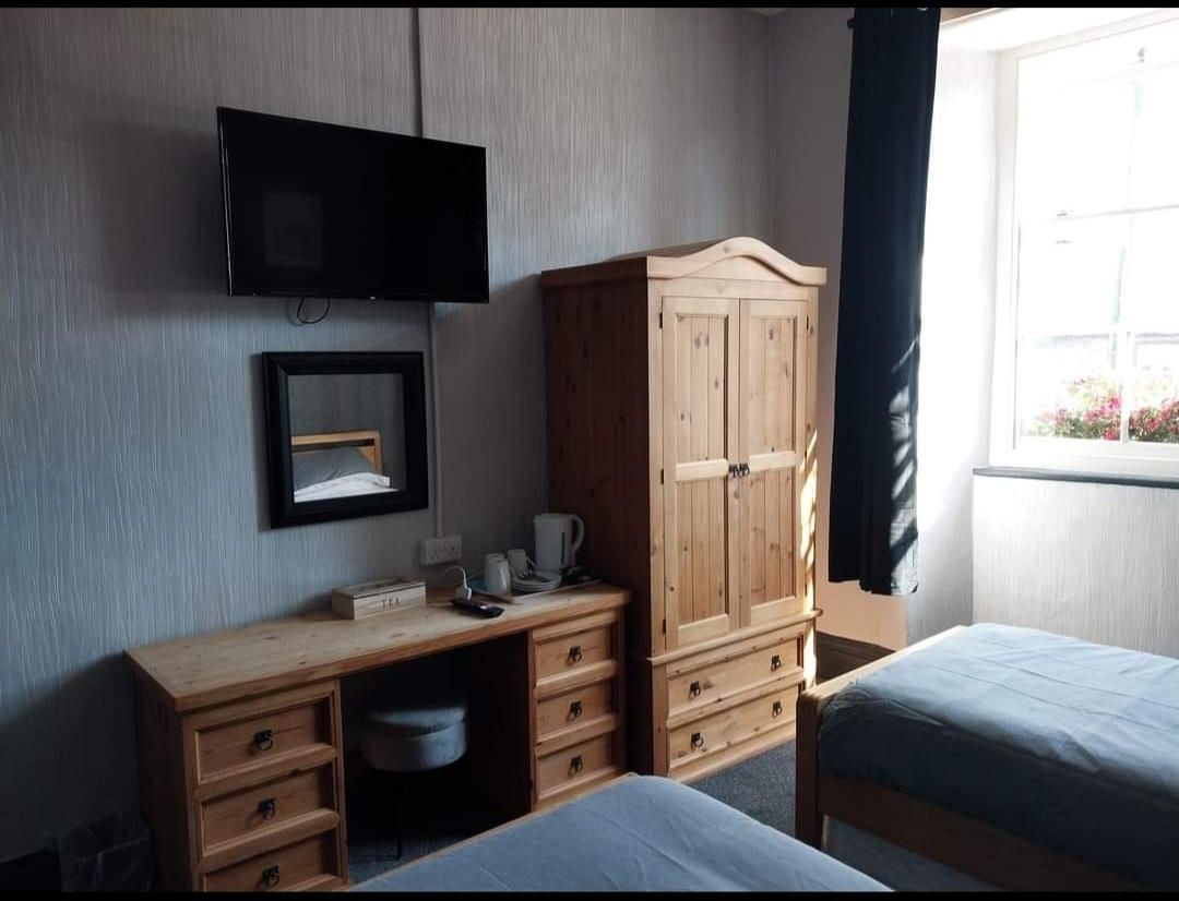 Deluxe-Family-Triple room-Ensuite with Bath-Street View