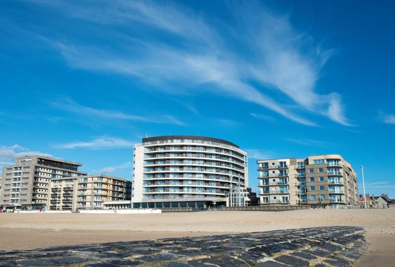 Comfort Two-Bedroom Apartment side sea view XL
