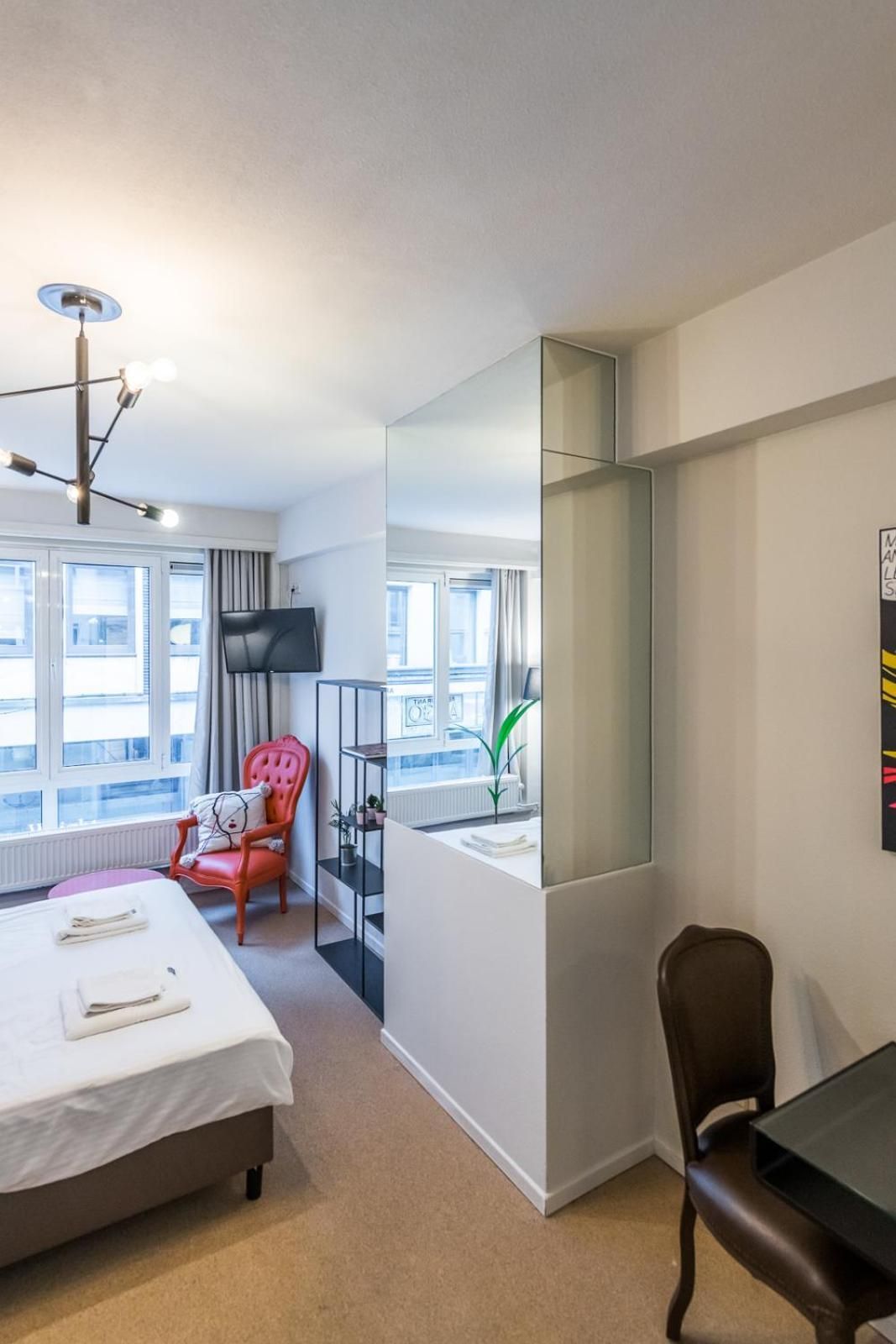 Deluxe Queen Studio 1