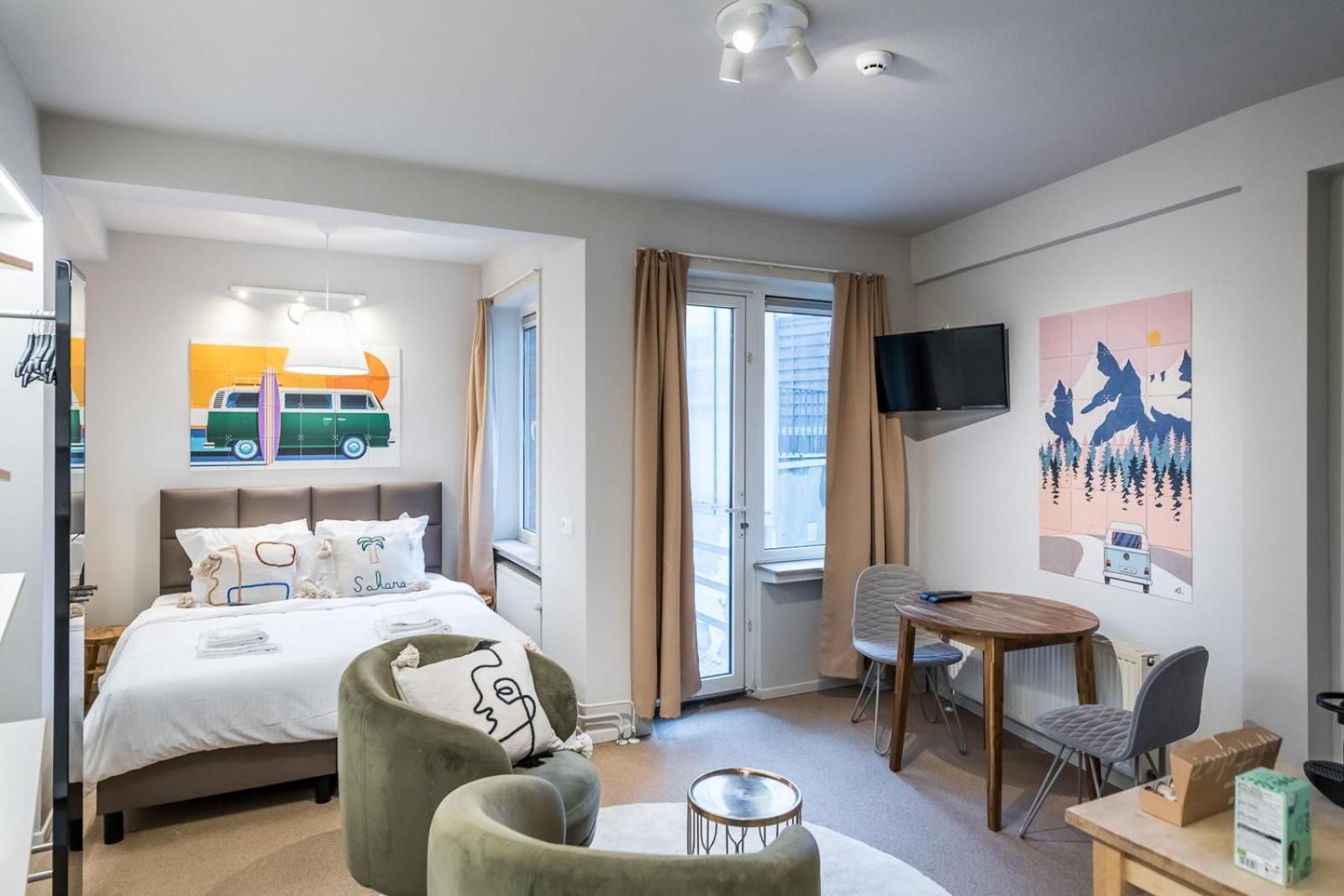 Deluxe Queen Studio 4