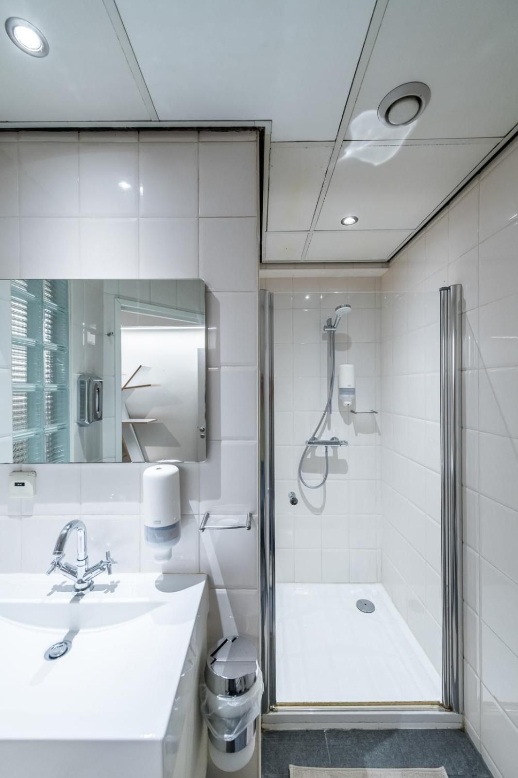 Deluxe Queen Studio 4