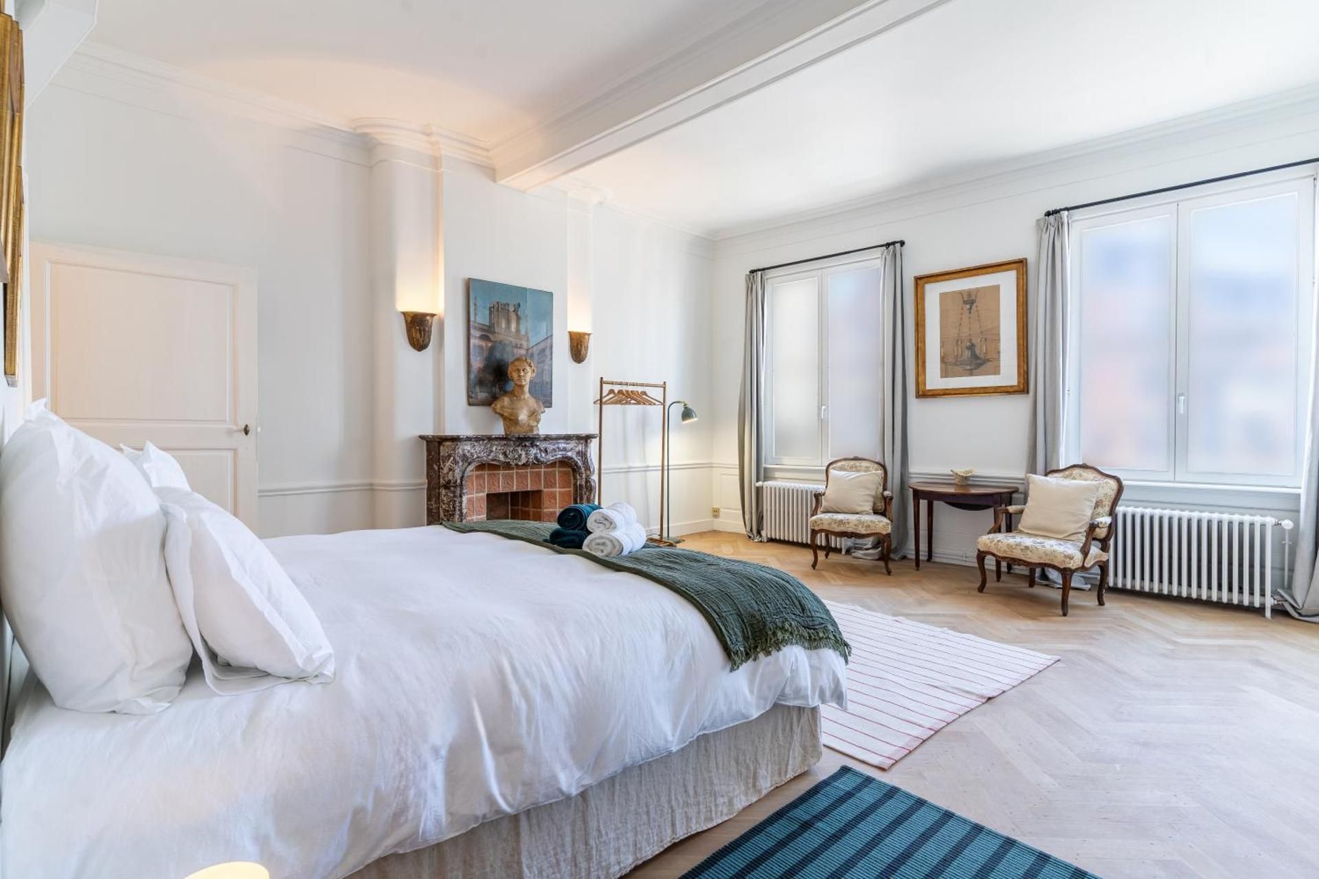 Deluxe One-Bedroom Apartment with City View