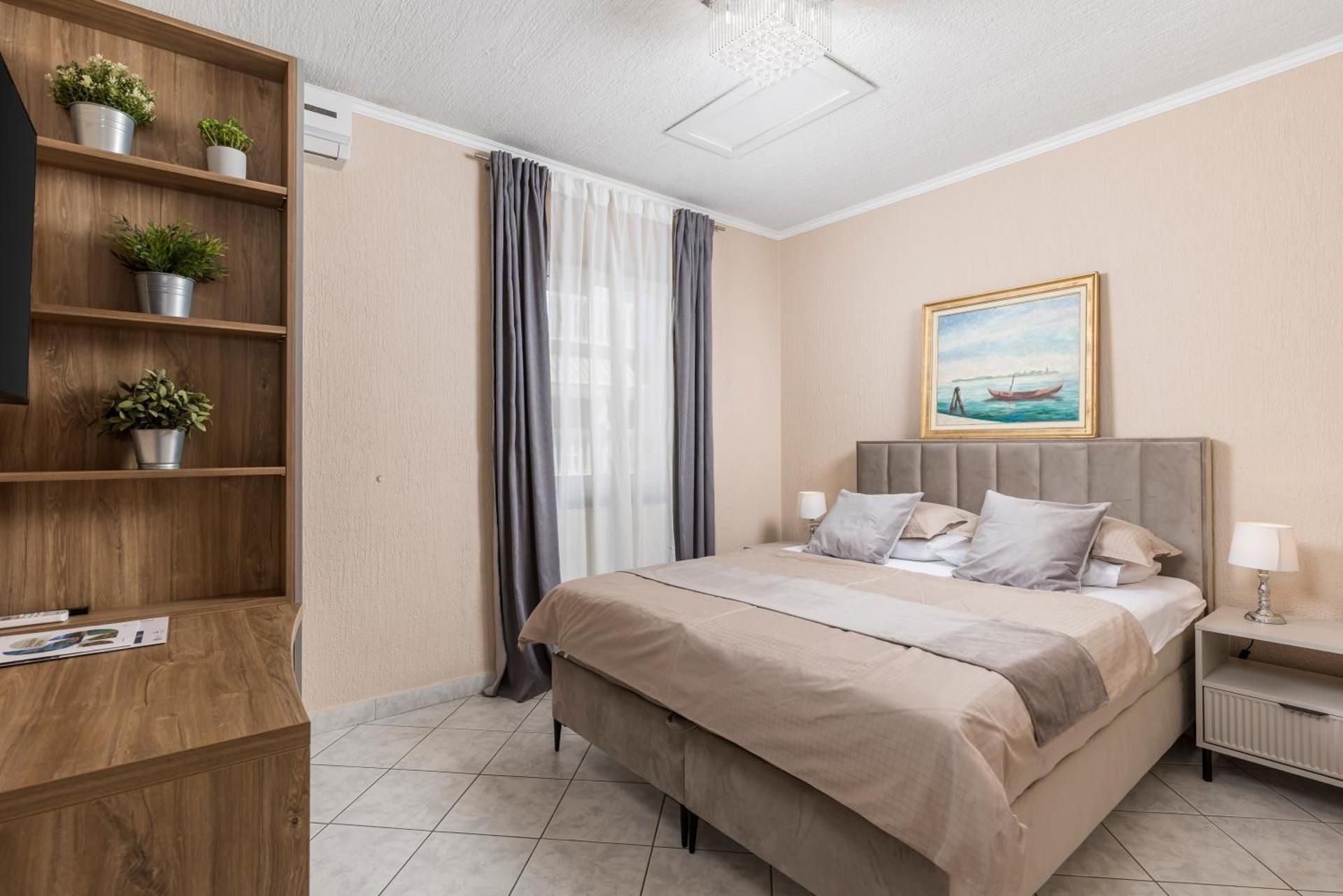 One-Bedroom Apartment with Pool and Sea View