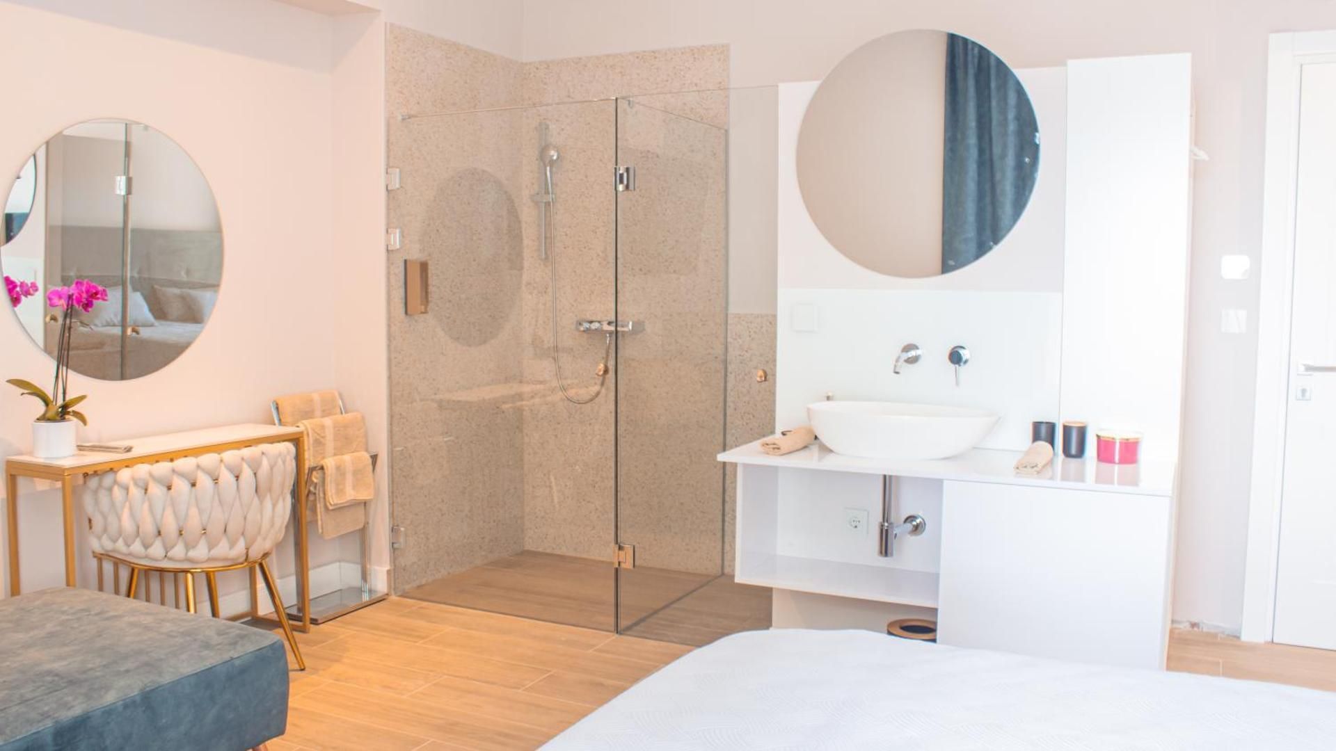 Deluxe Double Room with Balcony and Sea View