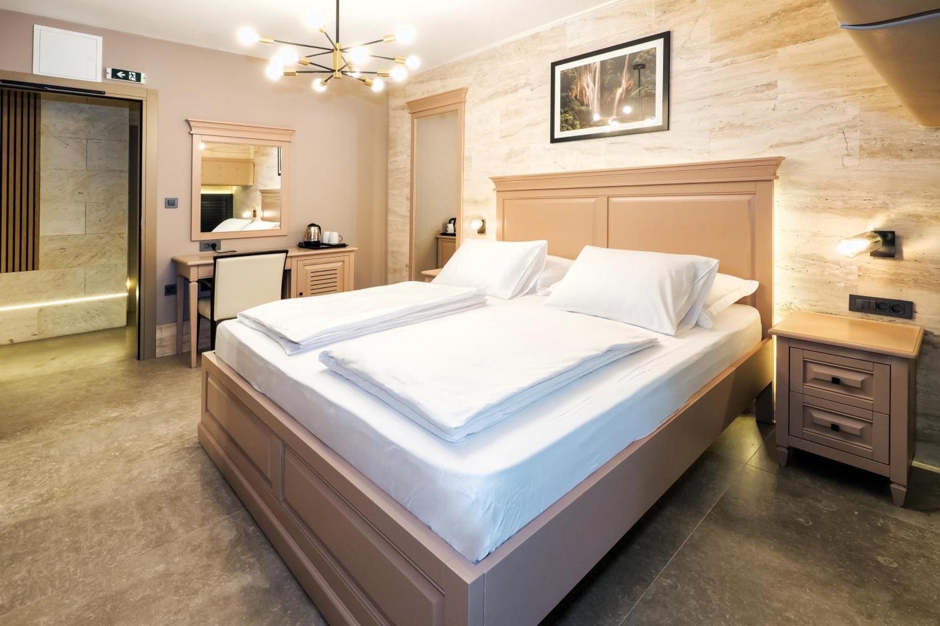 Central Pazar Rooms Deluxe King Room 2