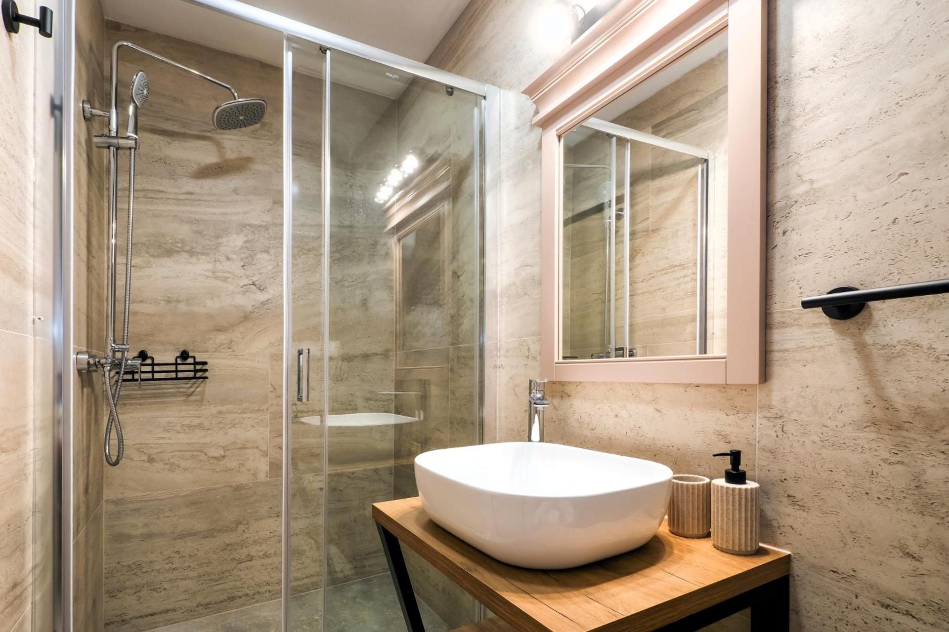 Central Pazar Rooms Deluxe King Room 3