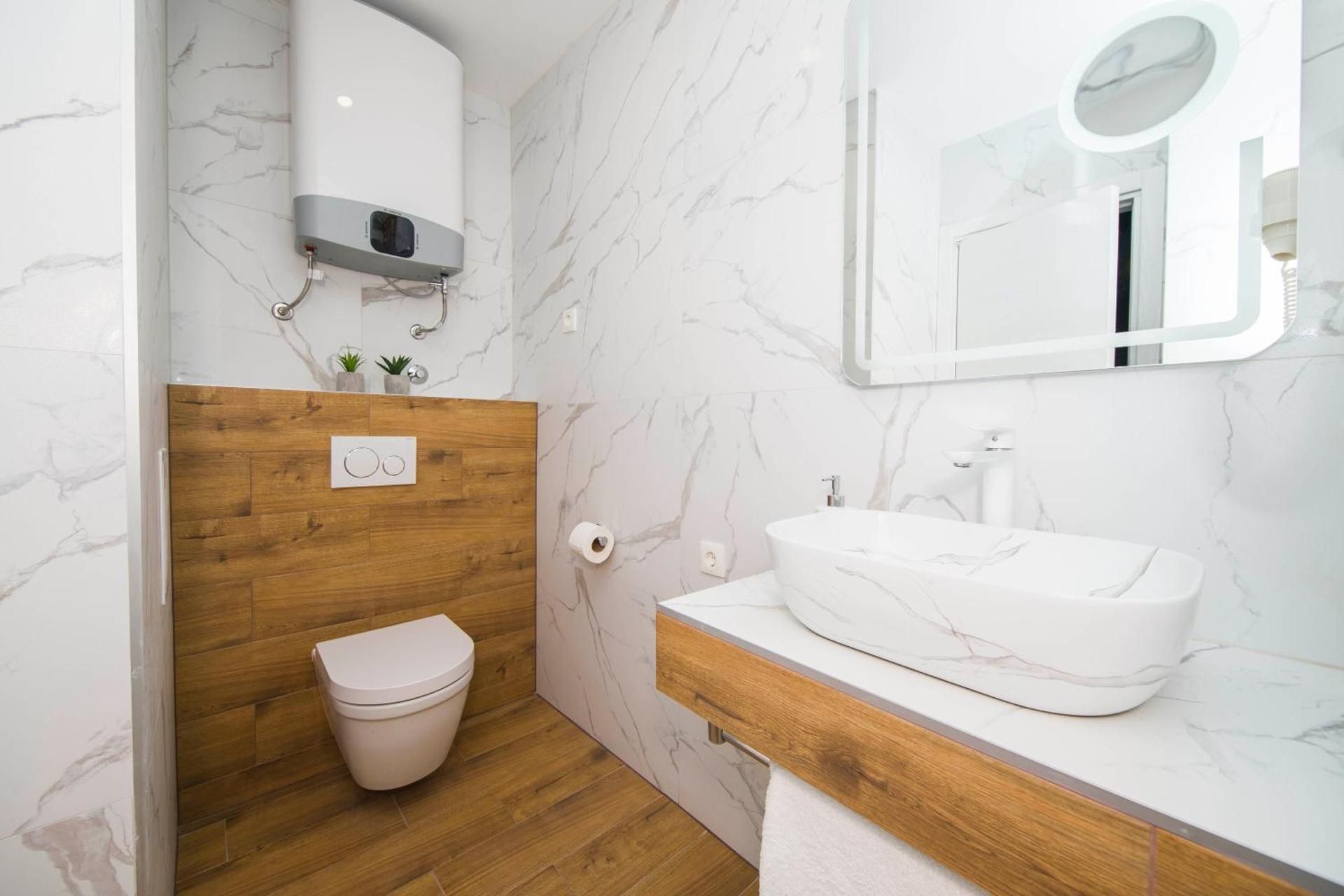 Split Central Luxury Studios