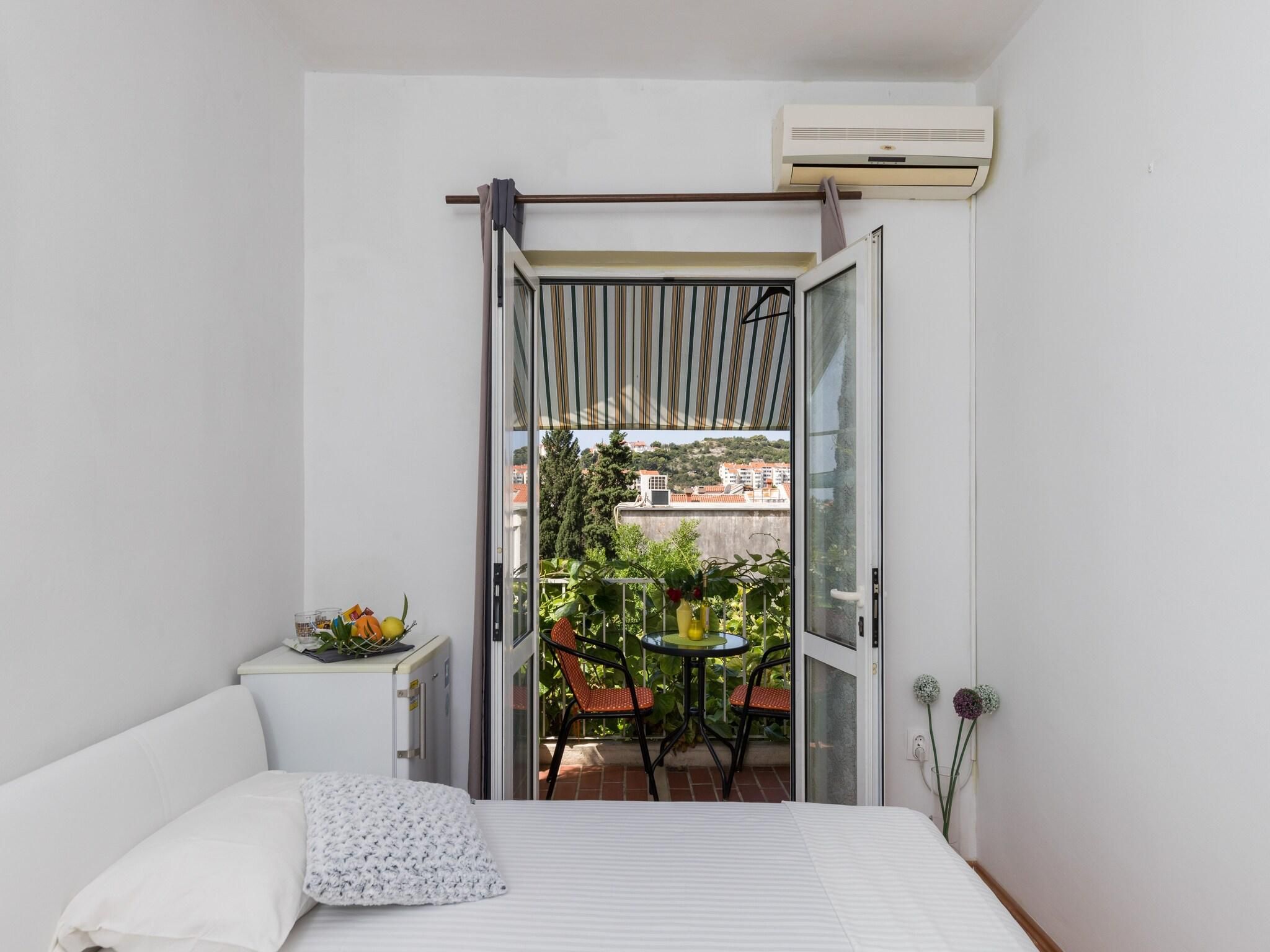 Guest House Bradas- Twin Room with Shared Bathroom No4