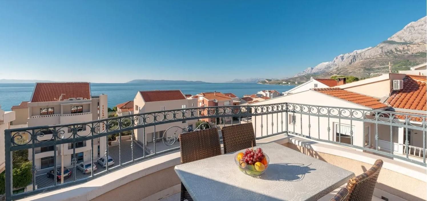 Two-Bedroom Apartment with Balcony and Sea View