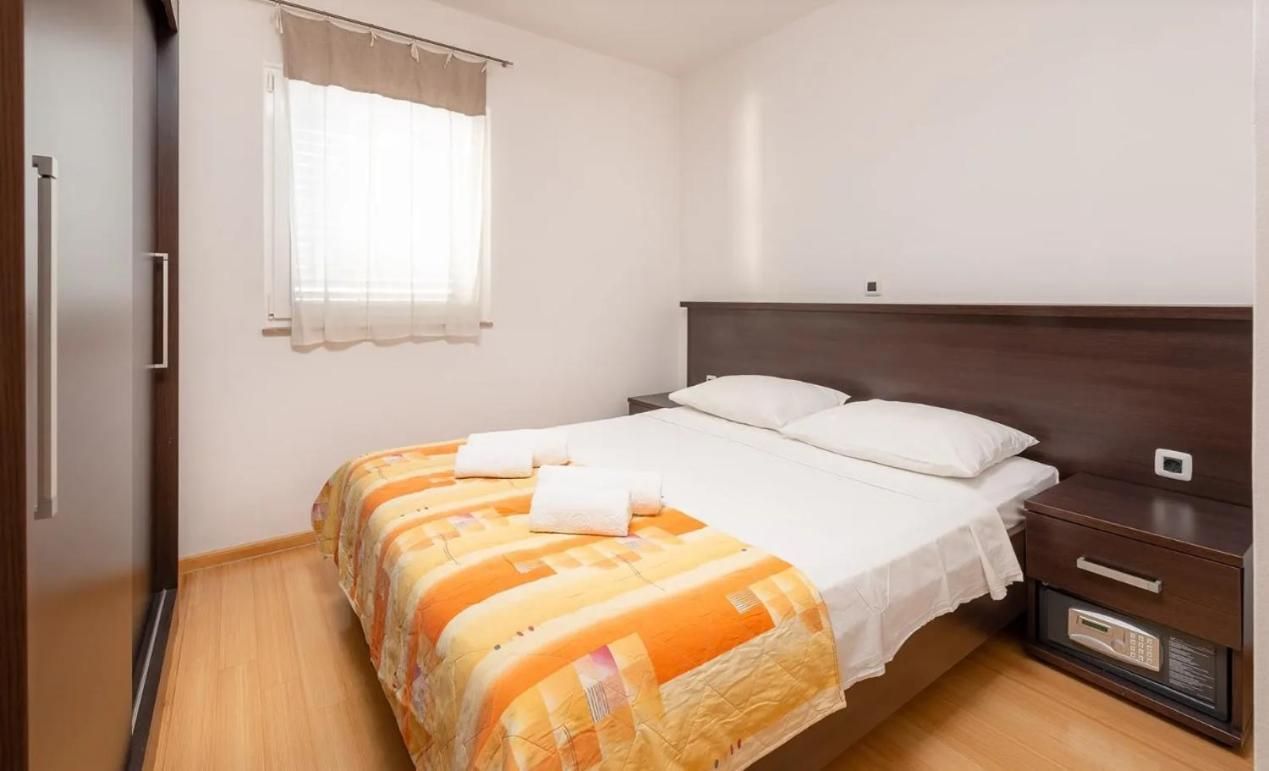 One-Bedroom Apartment with Balcony