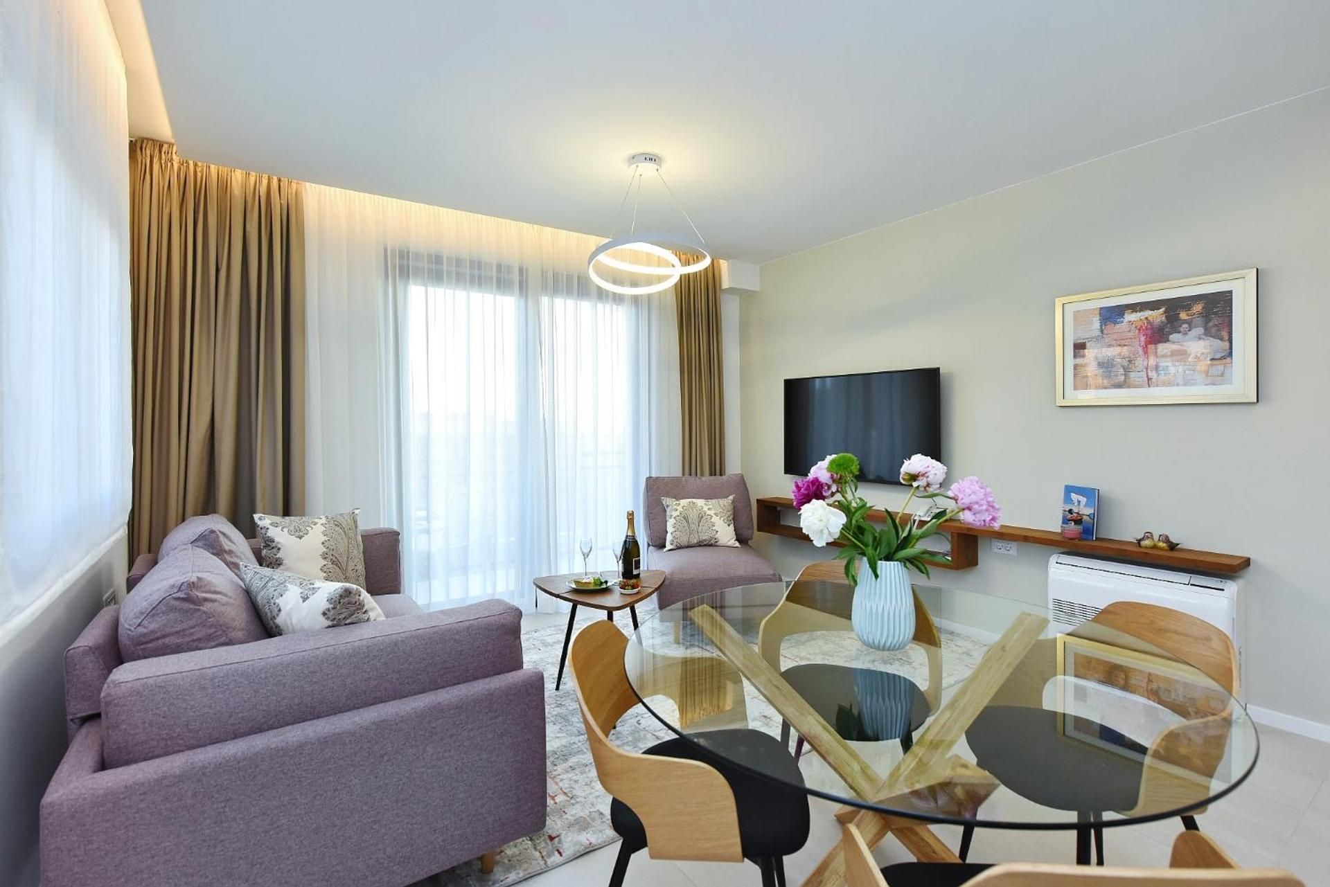 One-Bedroom Apartment