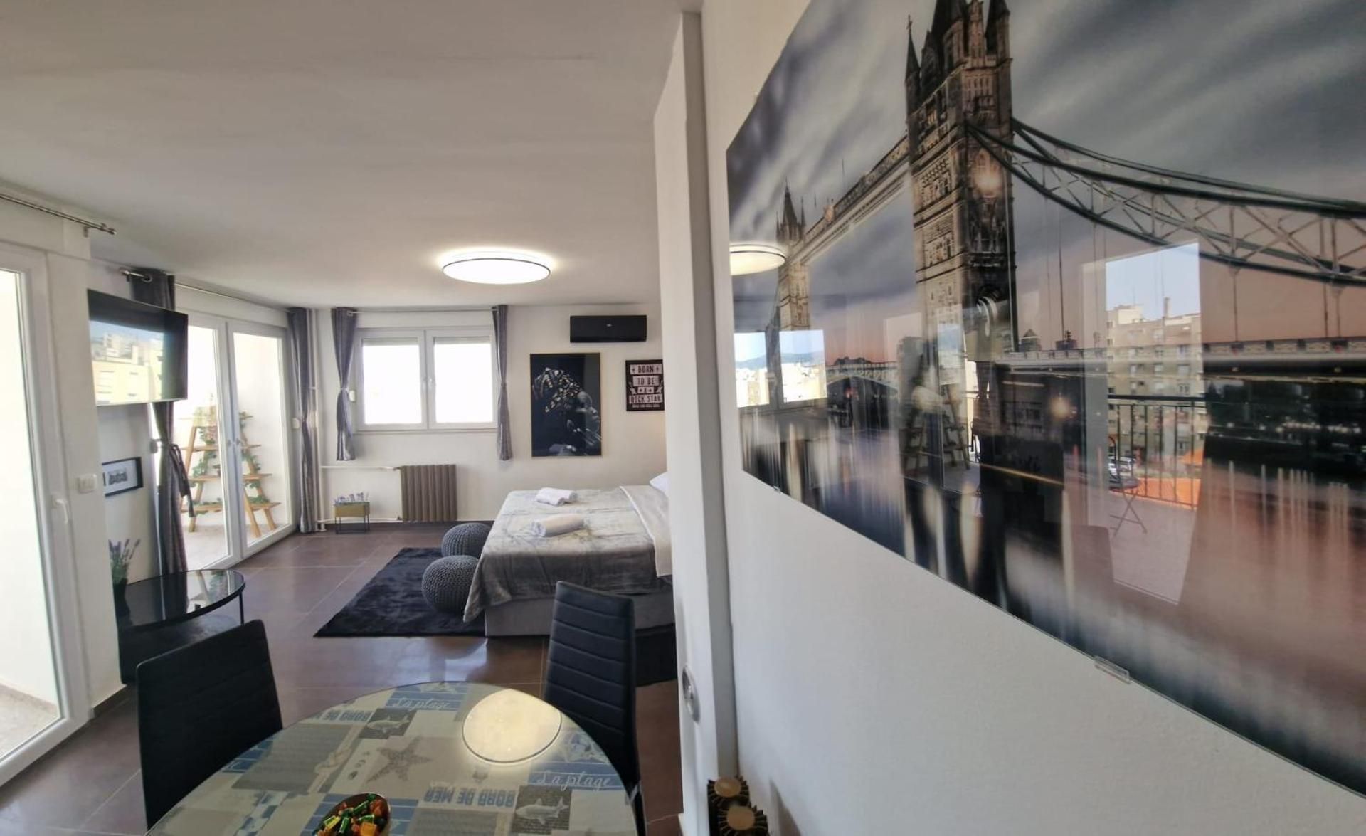 Deluxe Studio with Balcony
