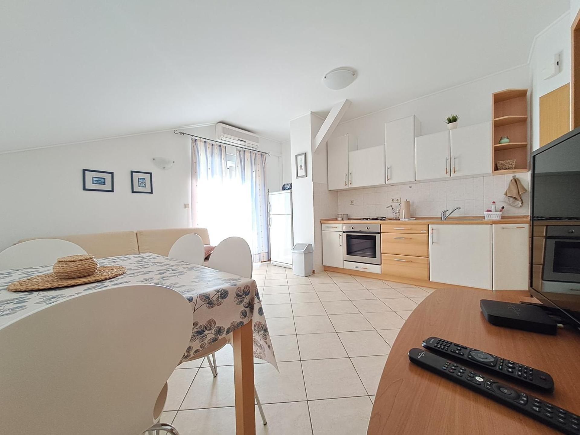 One-Bedroom Apartment - Sea Side