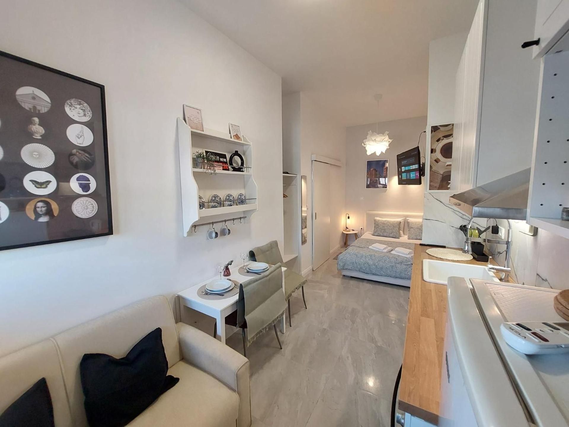 Deluxe King Studio