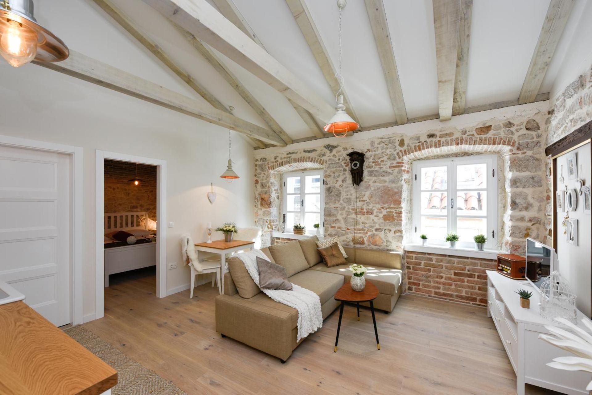 Deluxe One-Bedroom Apartment