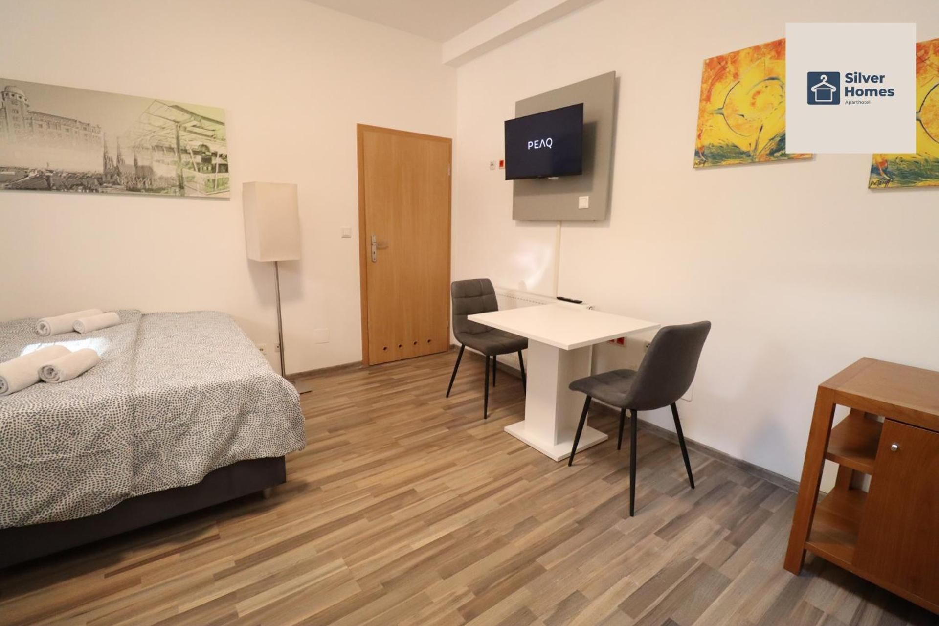 Silver Homes 1050 Vie One-Bedroom Apartment