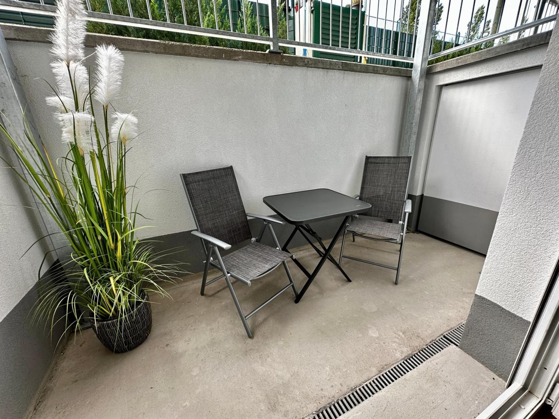 Business Souterrain Studio with Terrace