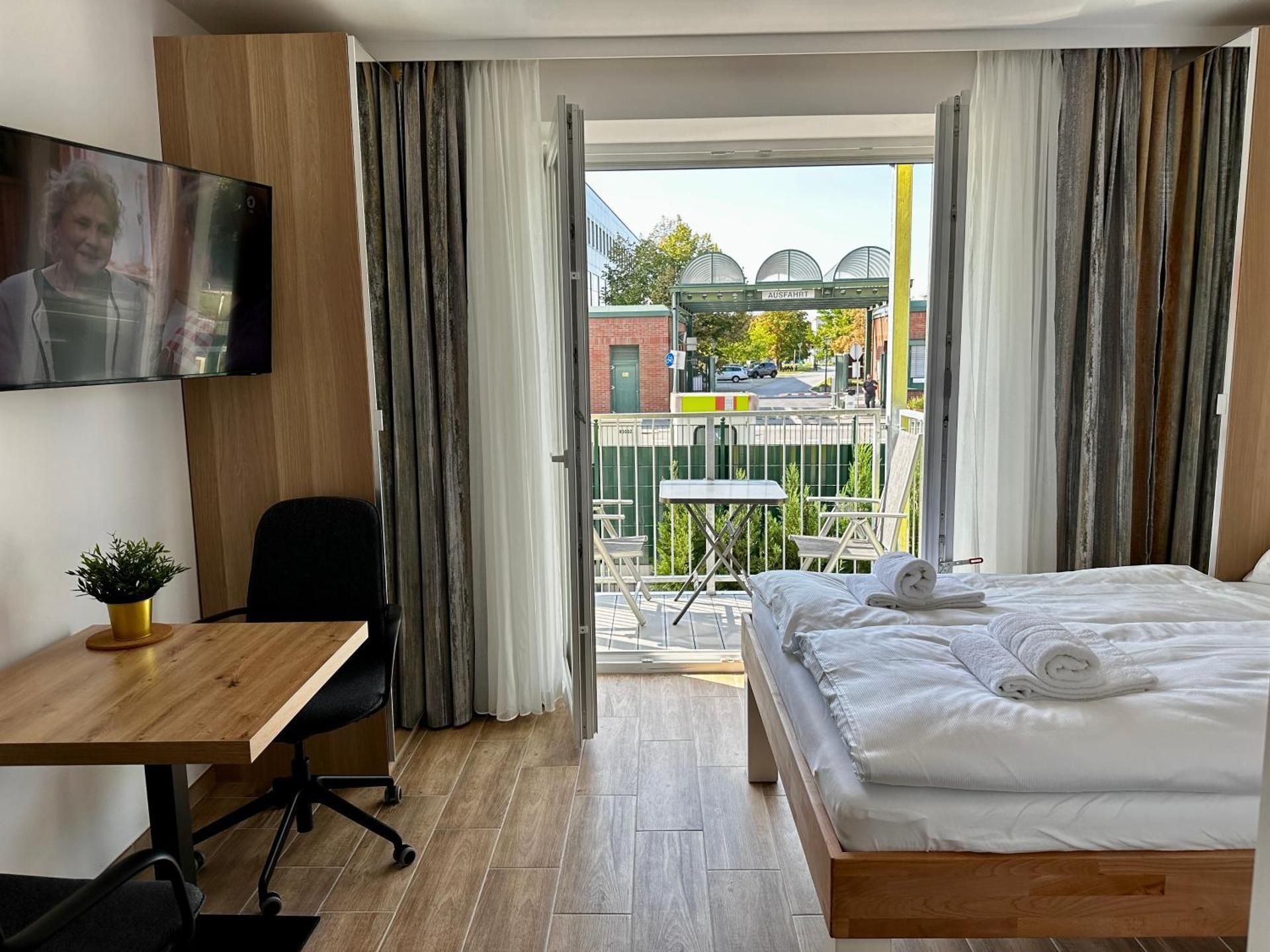 Balcony Studio with Garden- or Street View