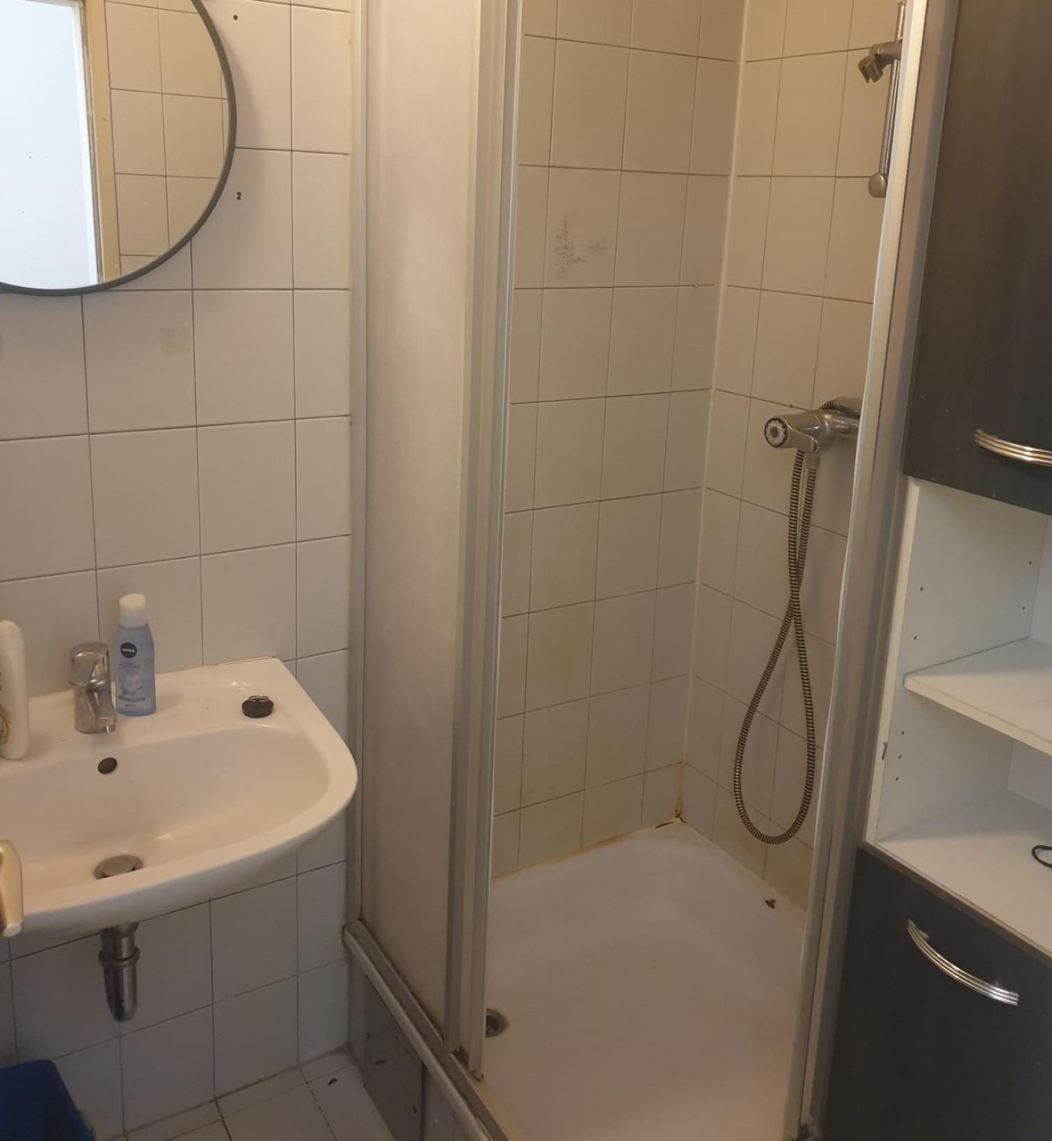 Single Room with Shared Bathroom