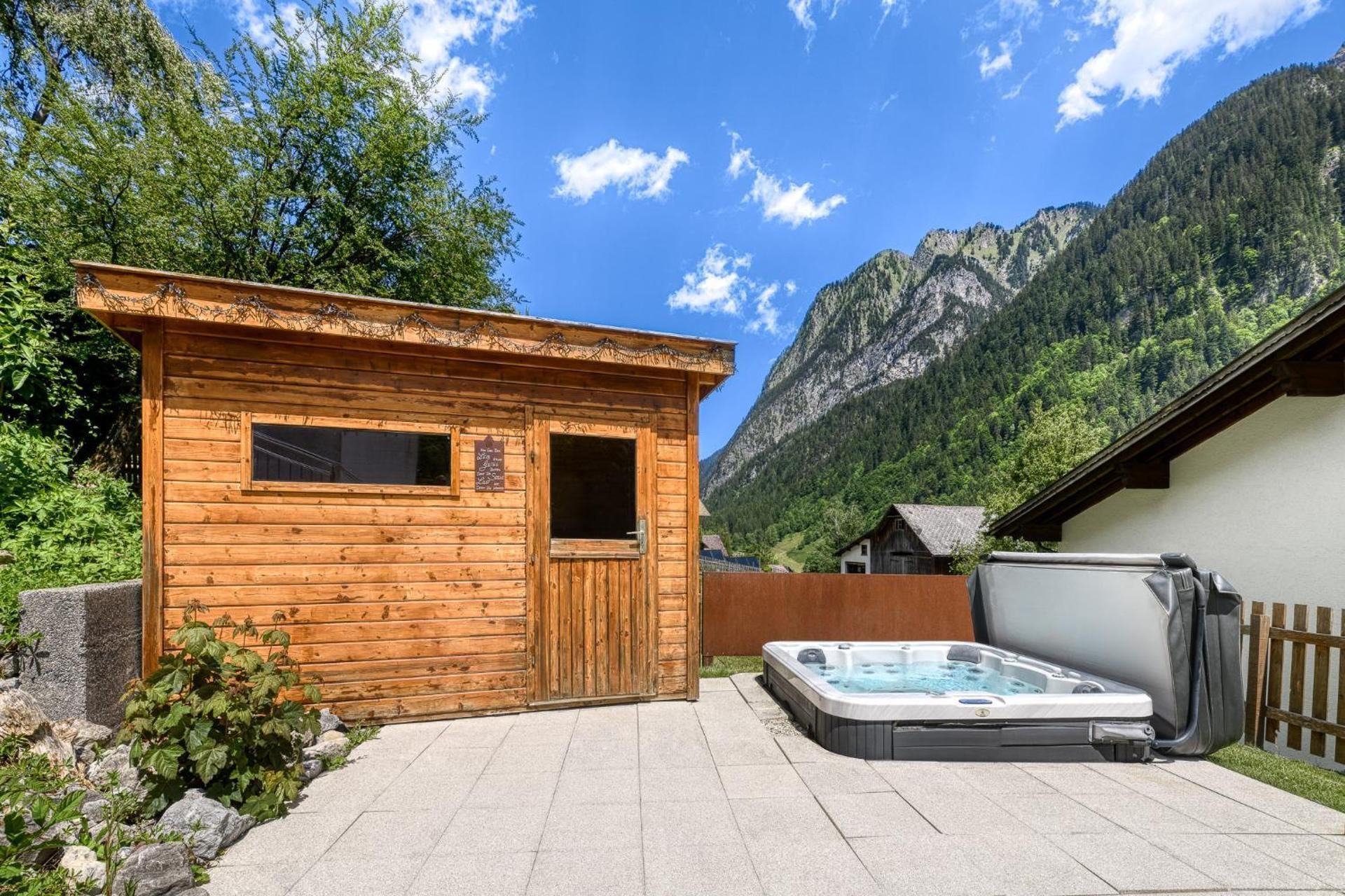 Apartment with Mountain View