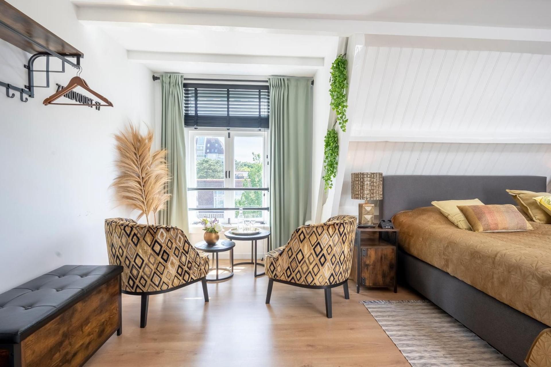 Deluxe King Suite