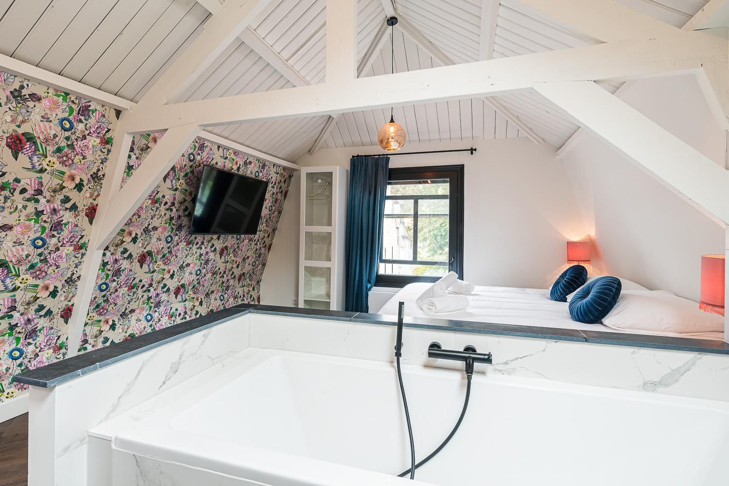 De Bij Middelbrug Deluxe King Suite 3