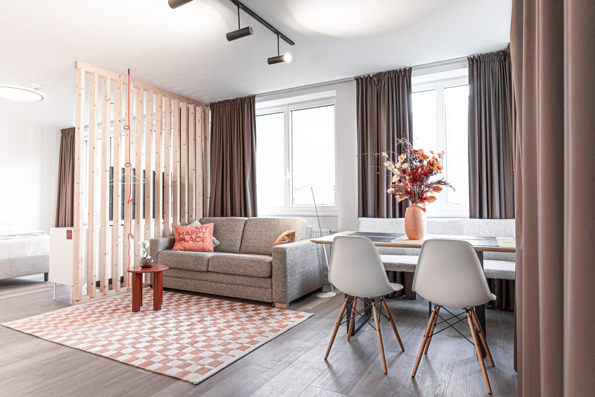 Apartment with Mountain View