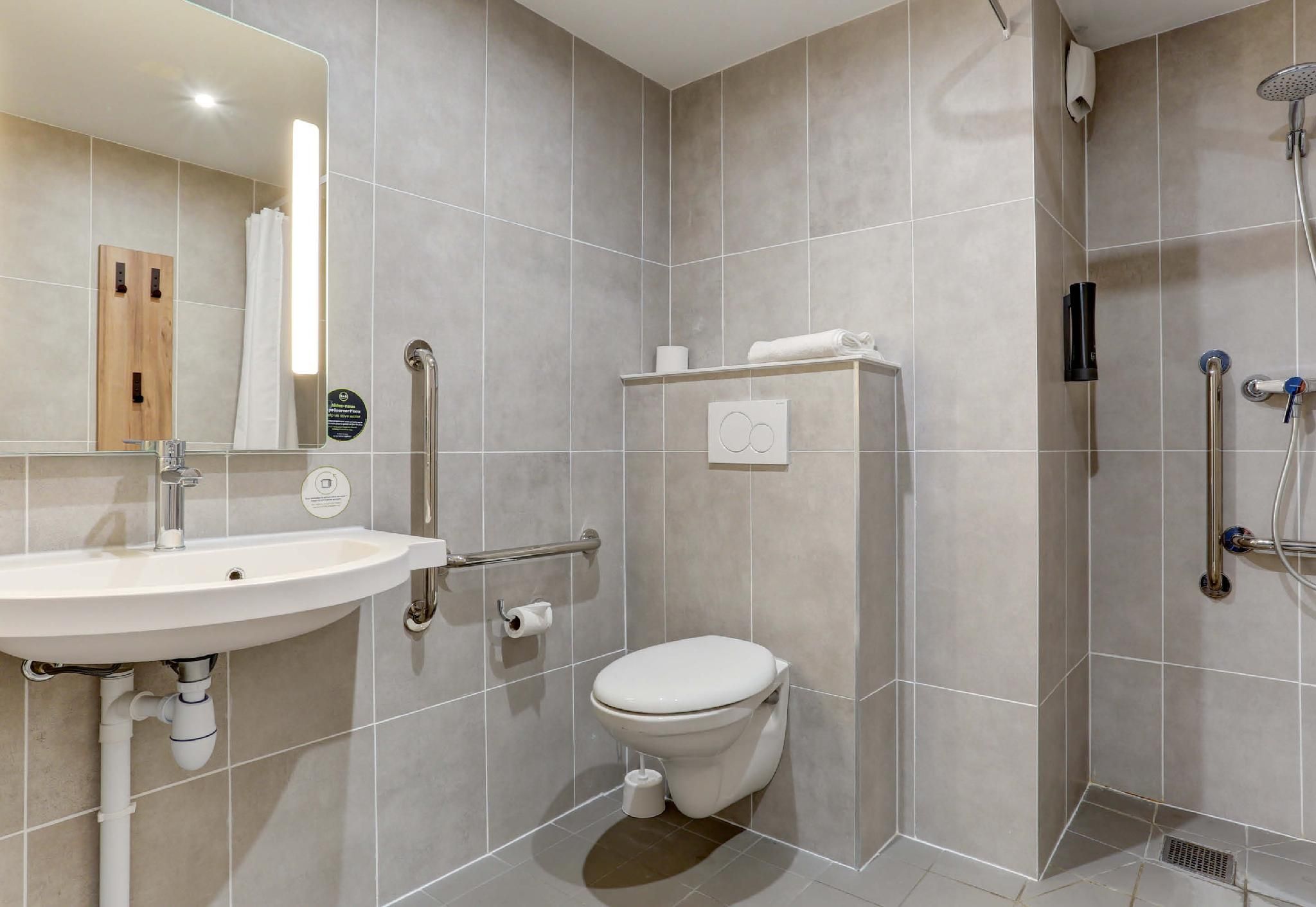 B&B HOTEL Reims Croix Blandin Double Room - Disability Access 3