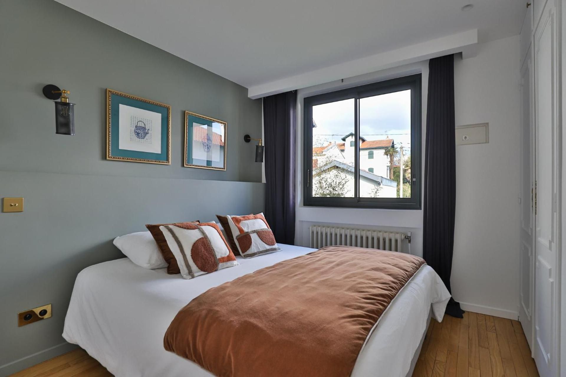 Deluxe Double Room (2 Adults + 1 Child)