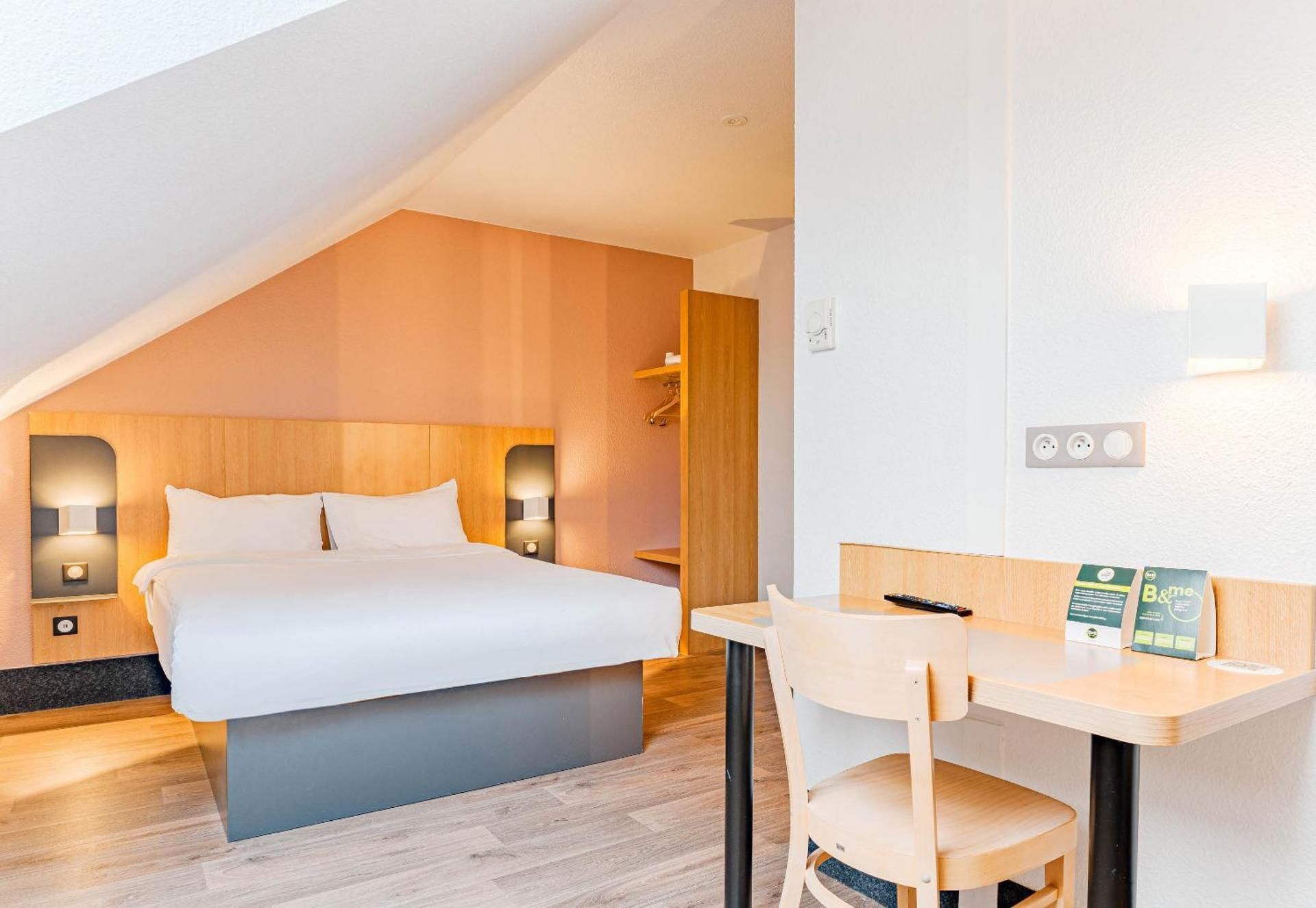 B&B HOTEL Poitiers 3 Futuroscope Double Room - Disability Access