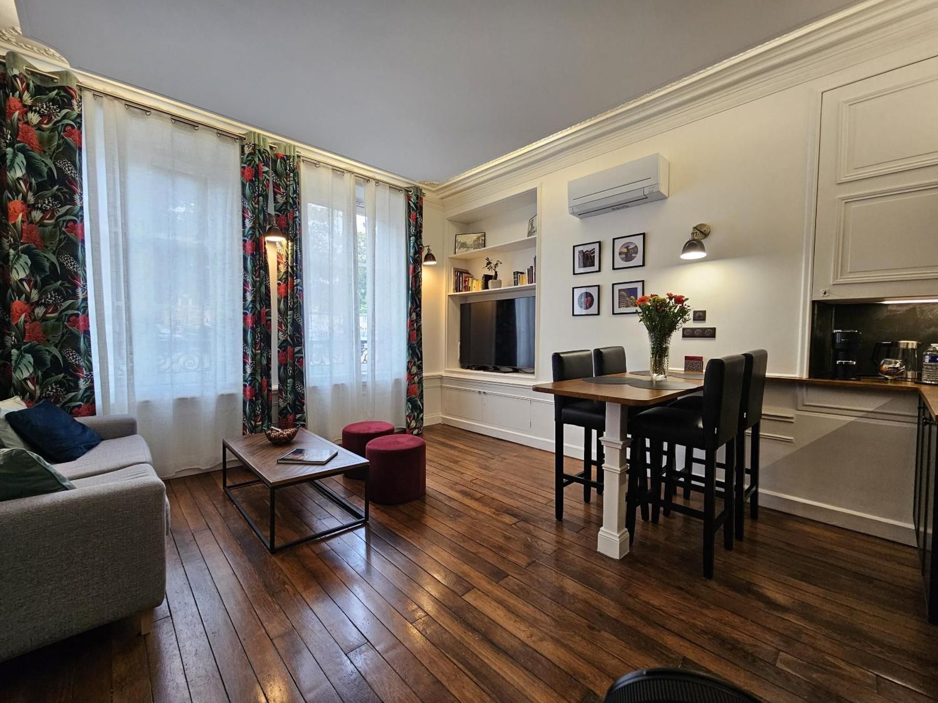 Deluxe One-Bedroom Apartment