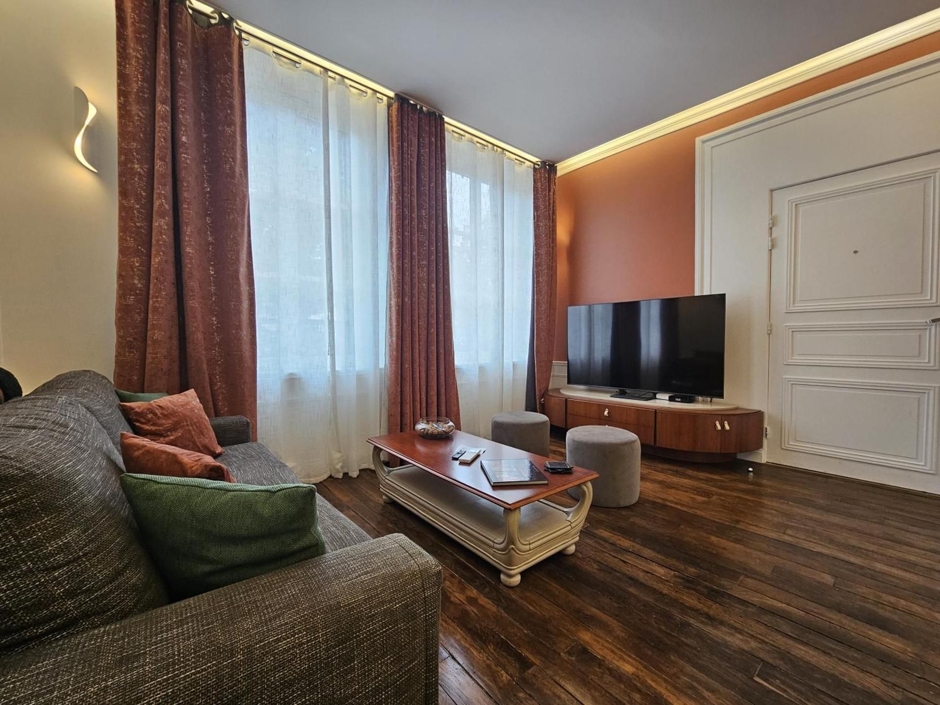 One-Bedroom Deluxe Apartment