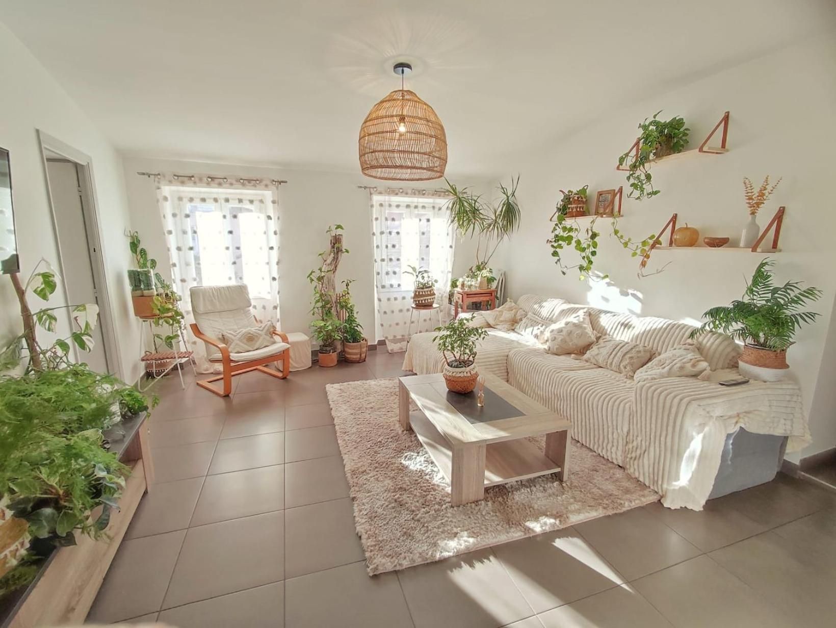 shared lounge/tv area